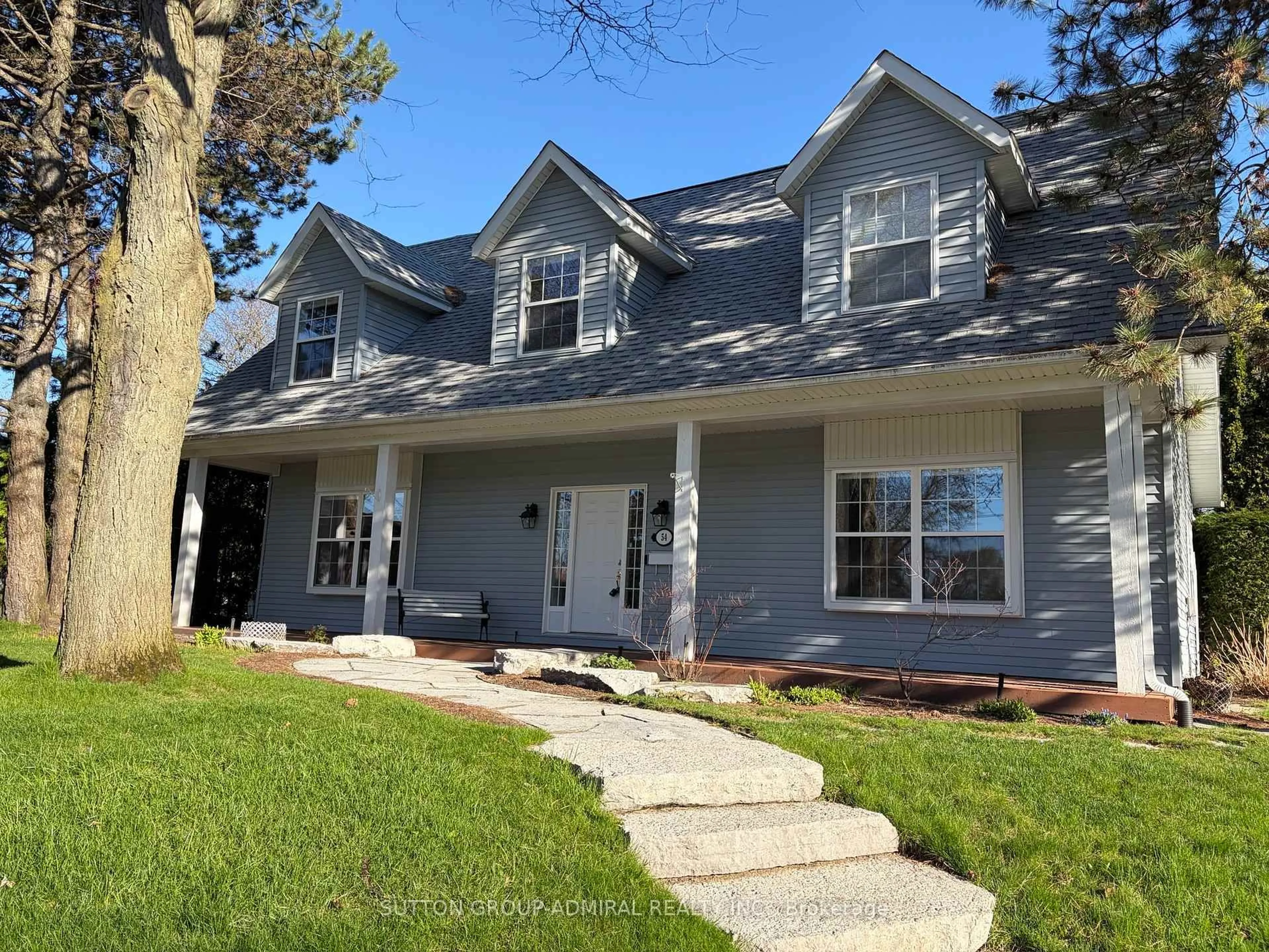 Home with vinyl exterior material, street for 54 Starlight Cres, Richmond Hill Ontario L4C 4X5