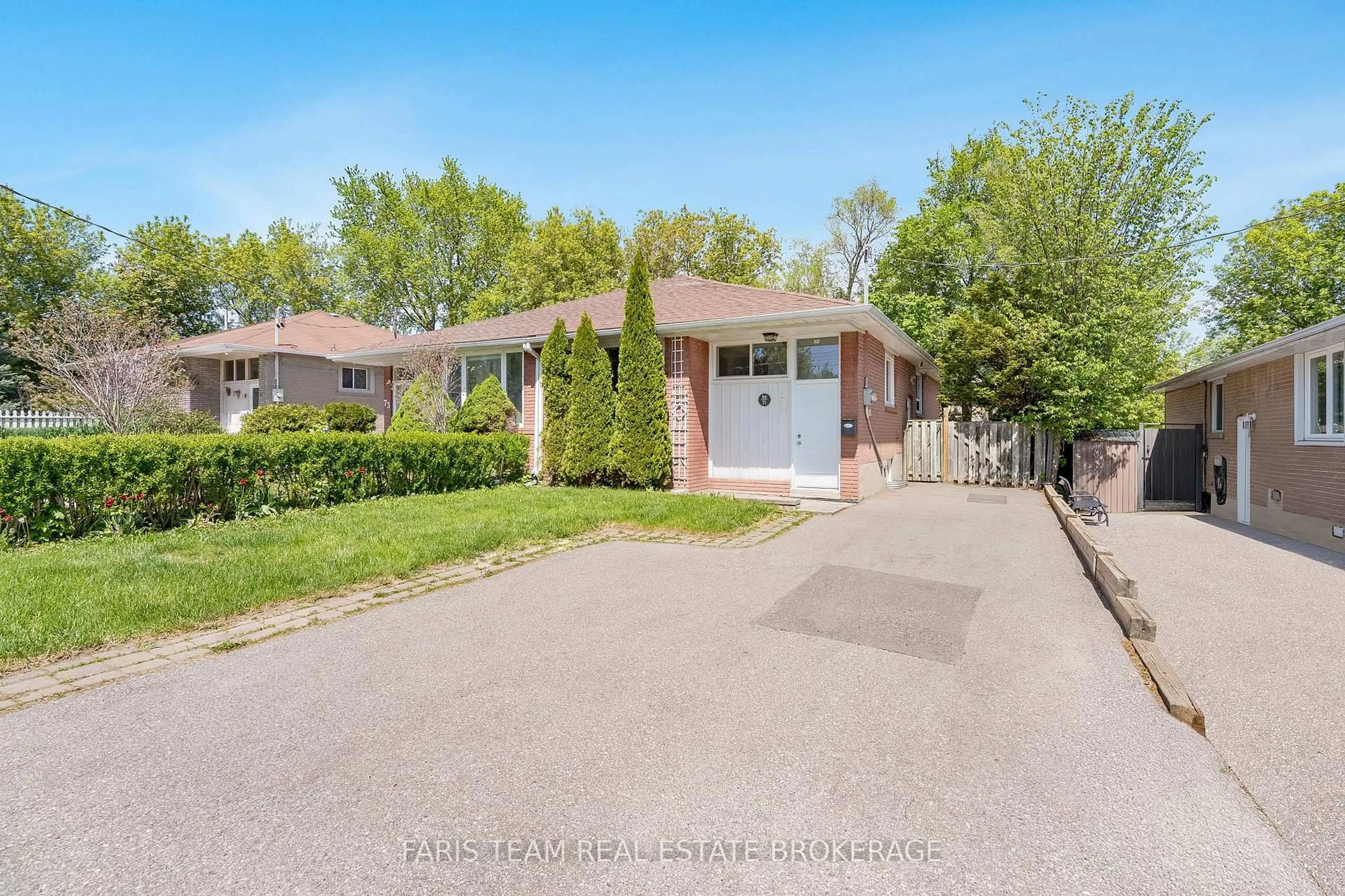 Unknown for 71 Harrison Dr, Newmarket Ontario L3Y 4P3