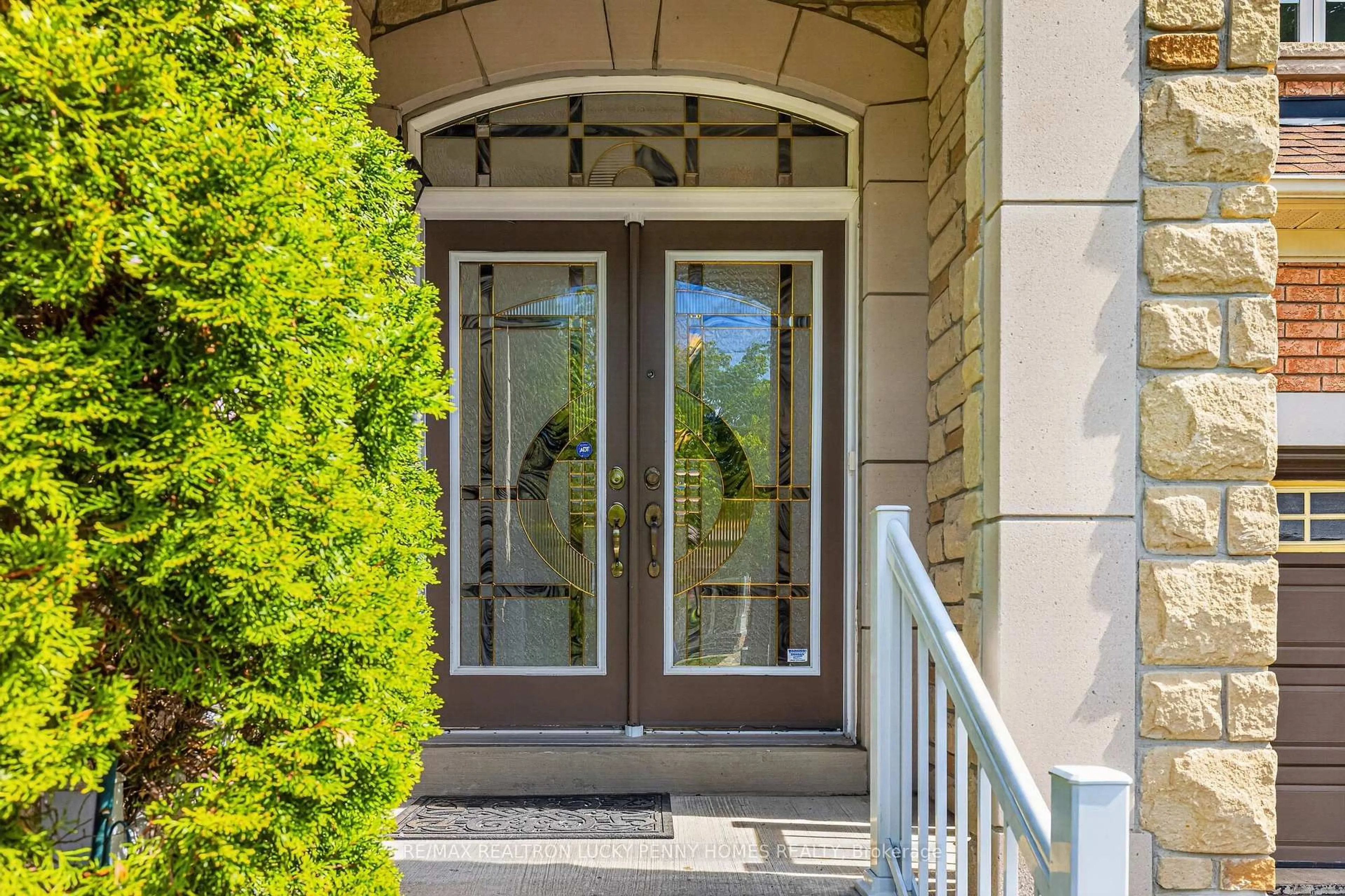 Indoor entryway for 17 Coral Cove Crt, Markham Ontario L6E 1L1