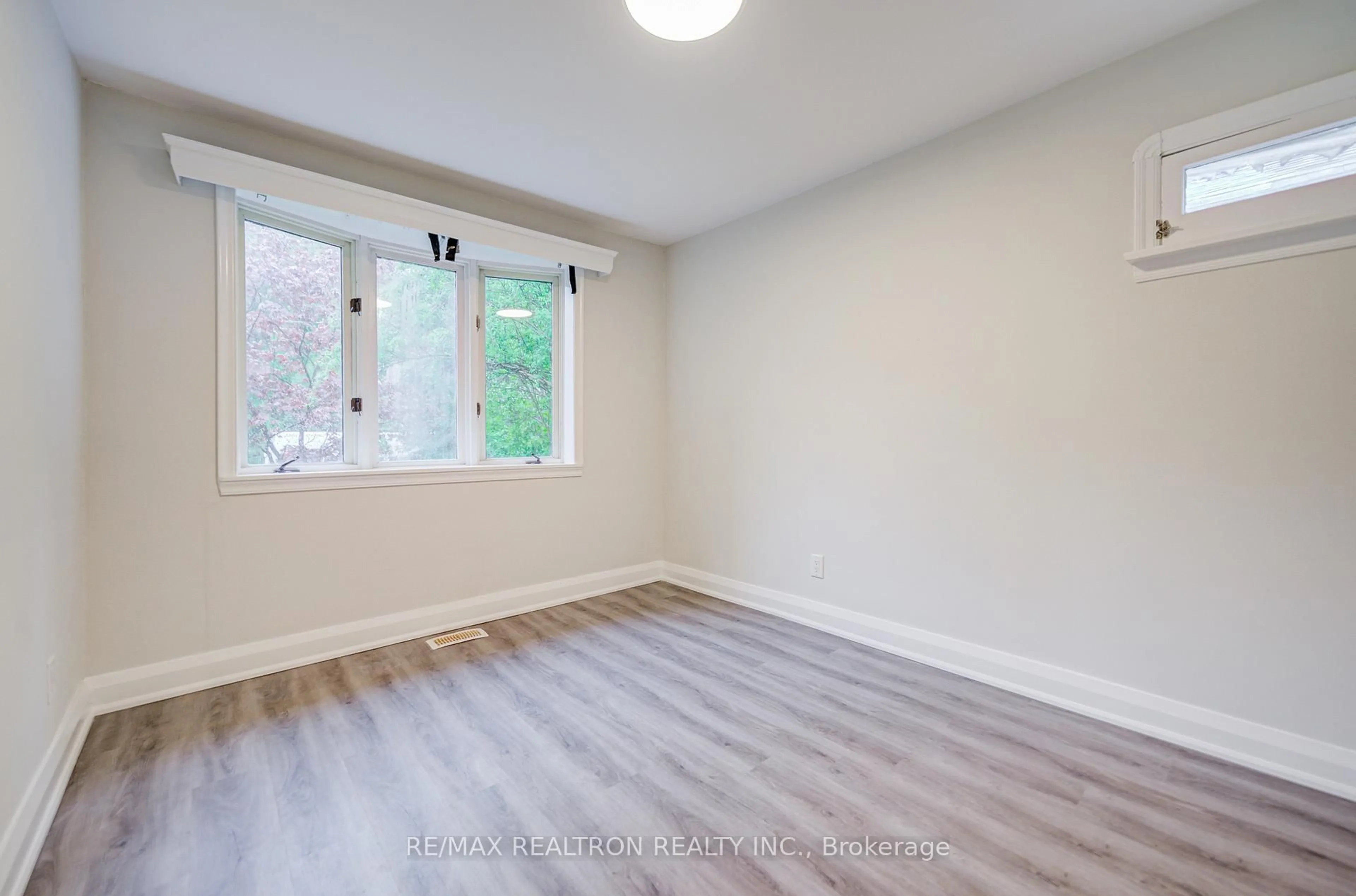 A pic of a room for 95 Roseview Ave, Richmond Hill Ontario L4C 1C6