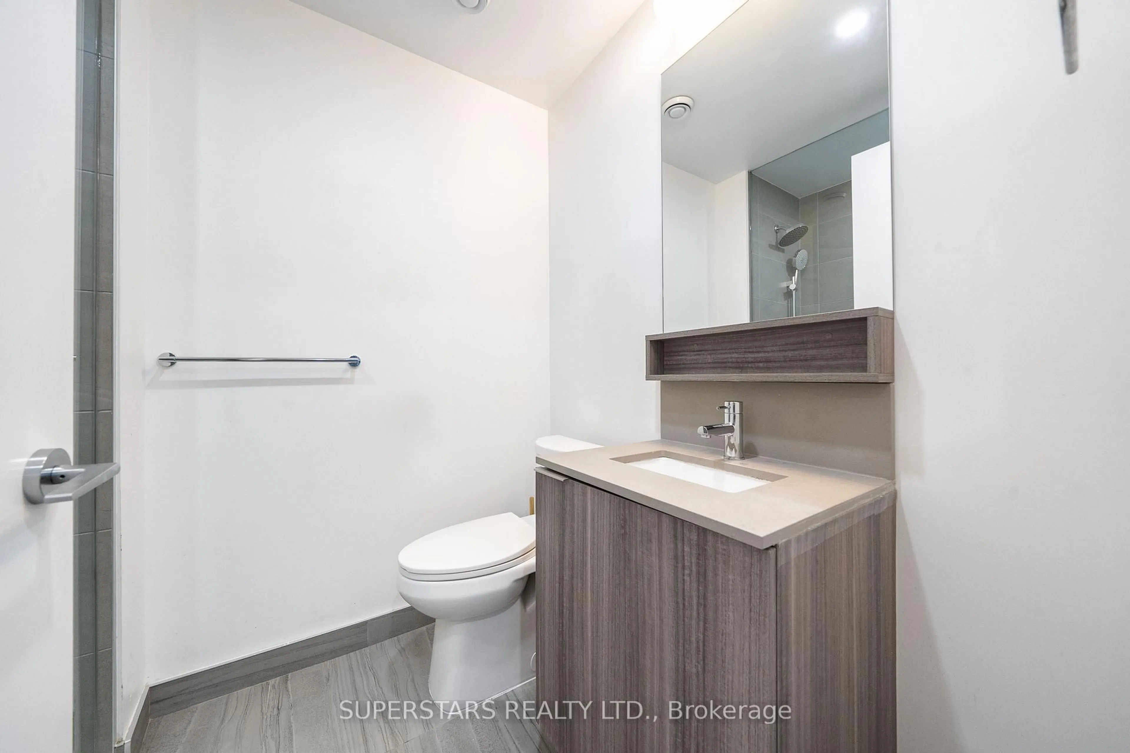 Standard bathroom, unknown for 5 Buttermill Ave #1905, Vaughan Ontario L4K 0J5