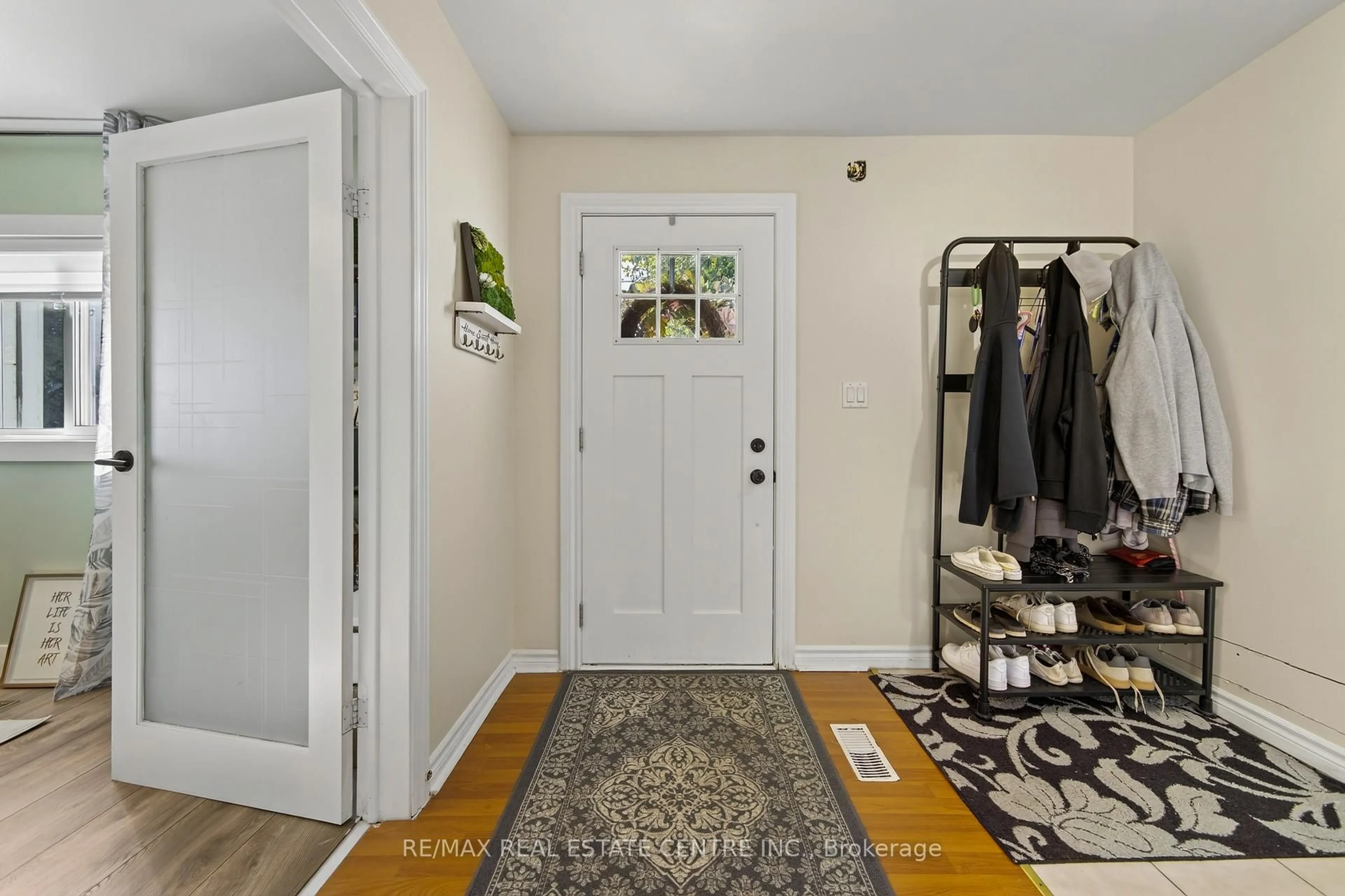 Indoor entryway for 57 David St, Bradford West Gwillimbury Ontario L3Z 1R5