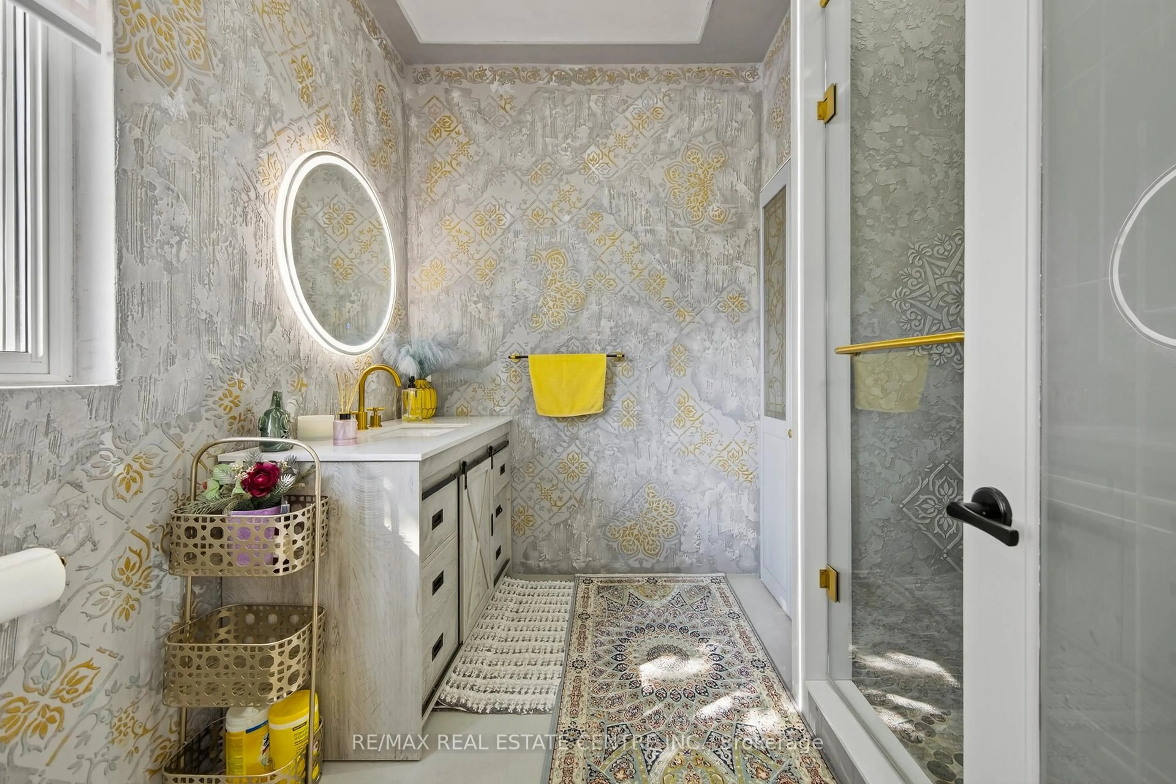 Contemporary bathroom, ceramic/tile floor for 57 David St, Bradford West Gwillimbury Ontario L3Z 1R5