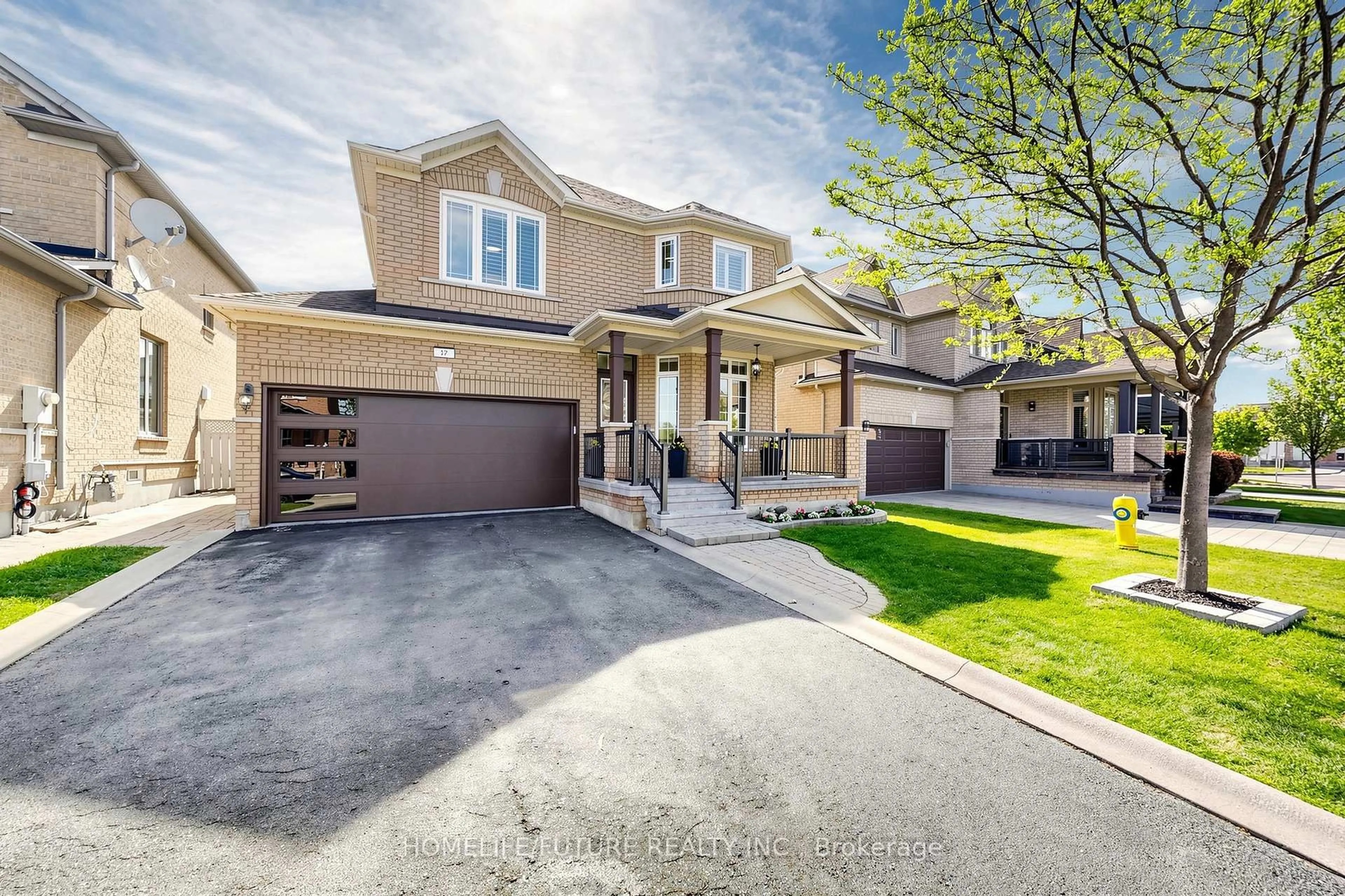 Home with brick exterior material, street for 17 Coyote Way, Vaughan Ontario L4H 1Y6