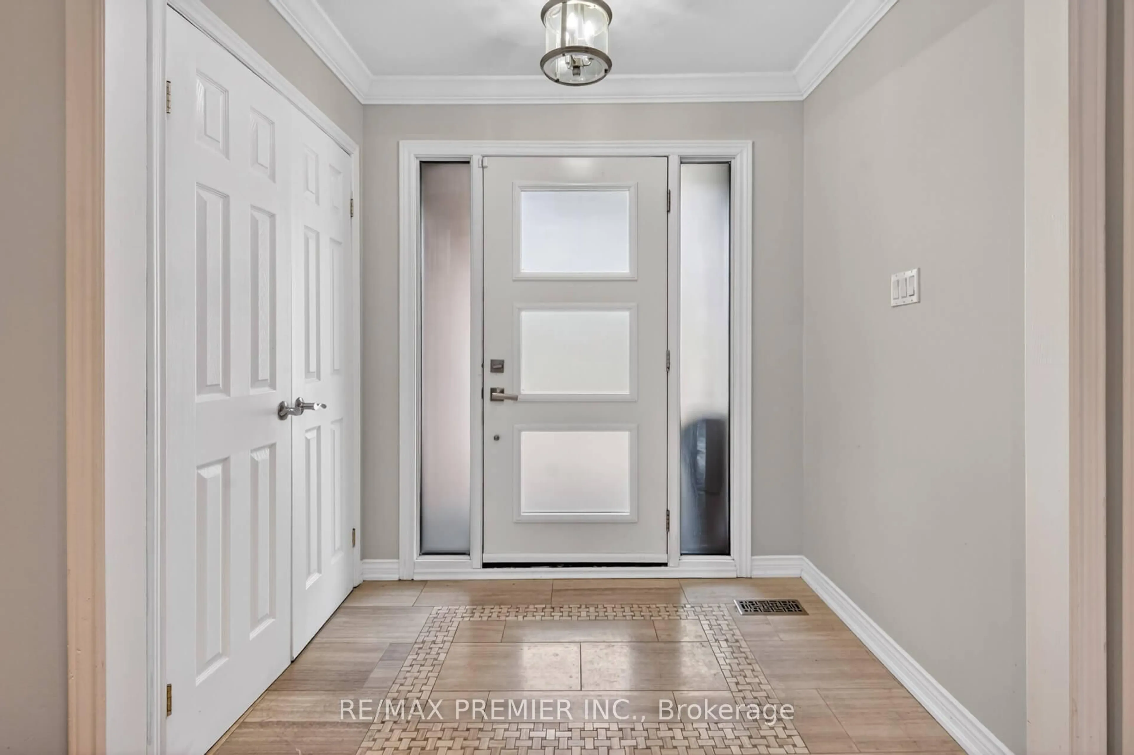 Indoor entryway for 248 Forest Dr, Vaughan Ontario L4L 3T5