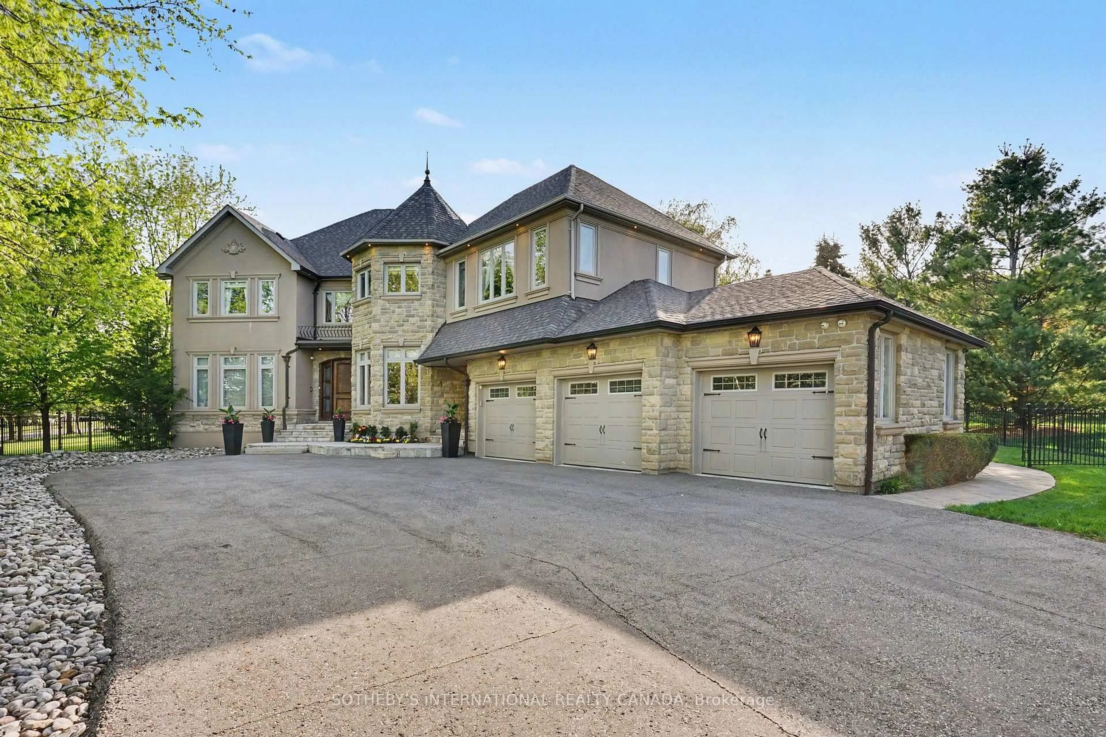 Unknown for 42 Prince Adam Crt, King Ontario L7B 1M1