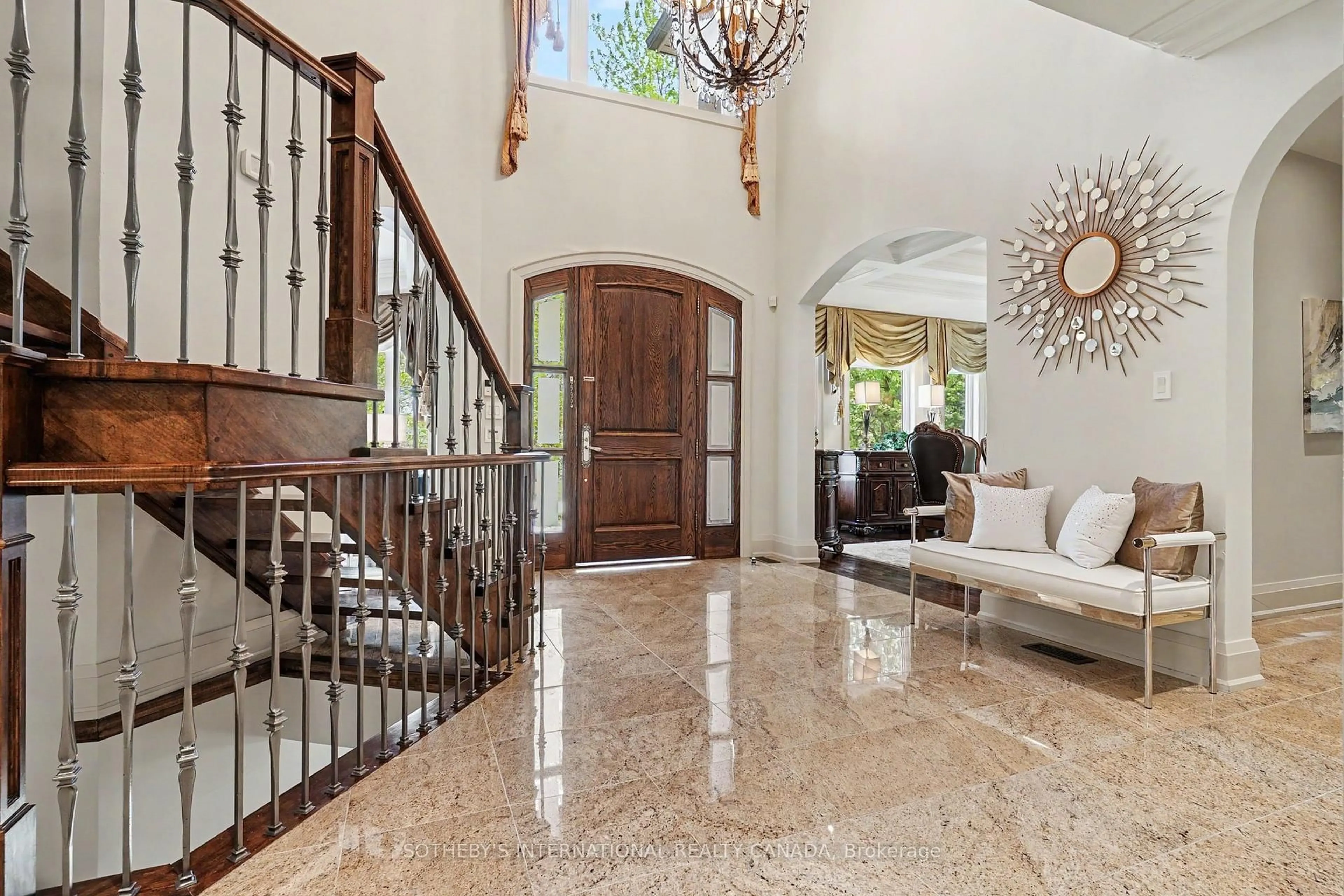 Indoor foyer for 42 Prince Adam Crt, King Ontario L7B 1M1