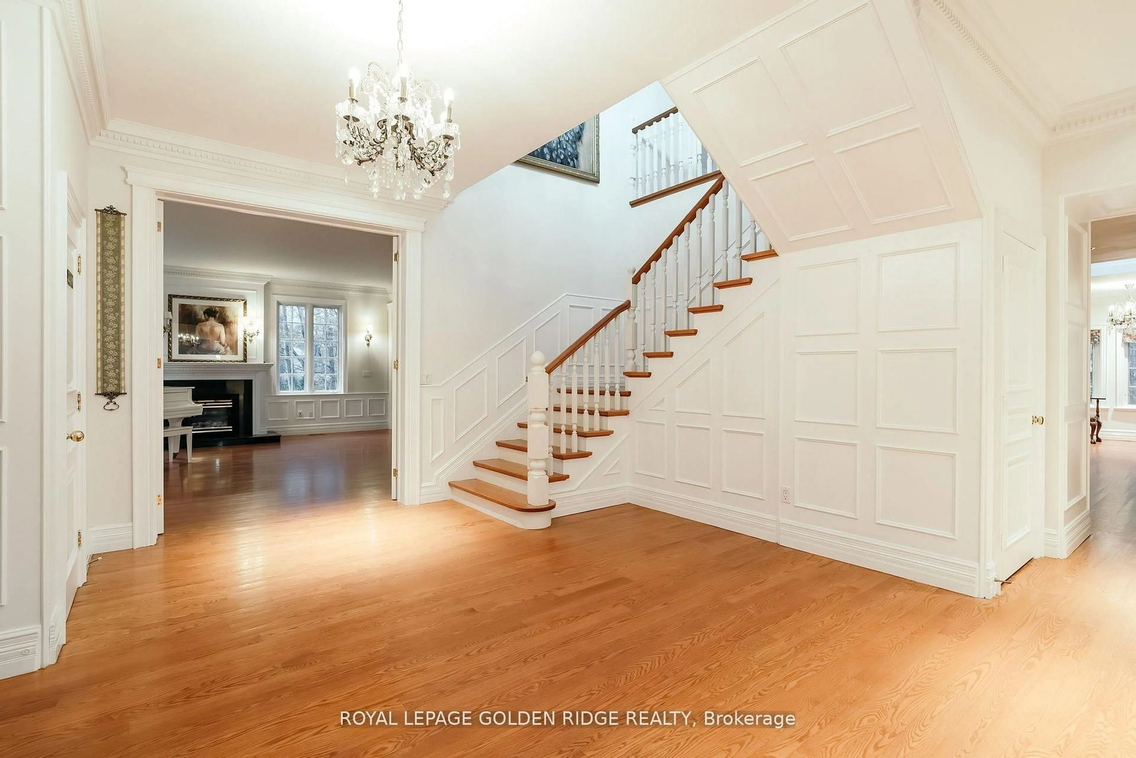 Indoor foyer for 12 Forestview Tr, Whitchurch-Stouffville Ontario L4A 2L4