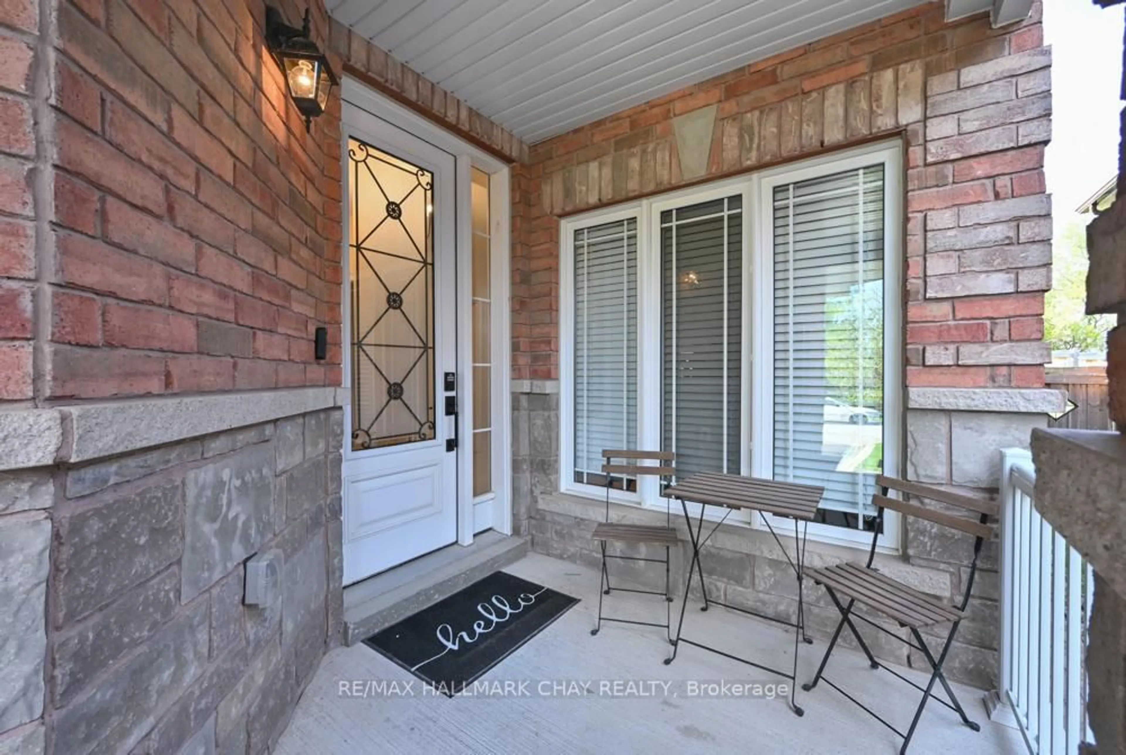 Indoor entryway for 1846 Lamstone St, Innisfil Ontario L9S 4Z8