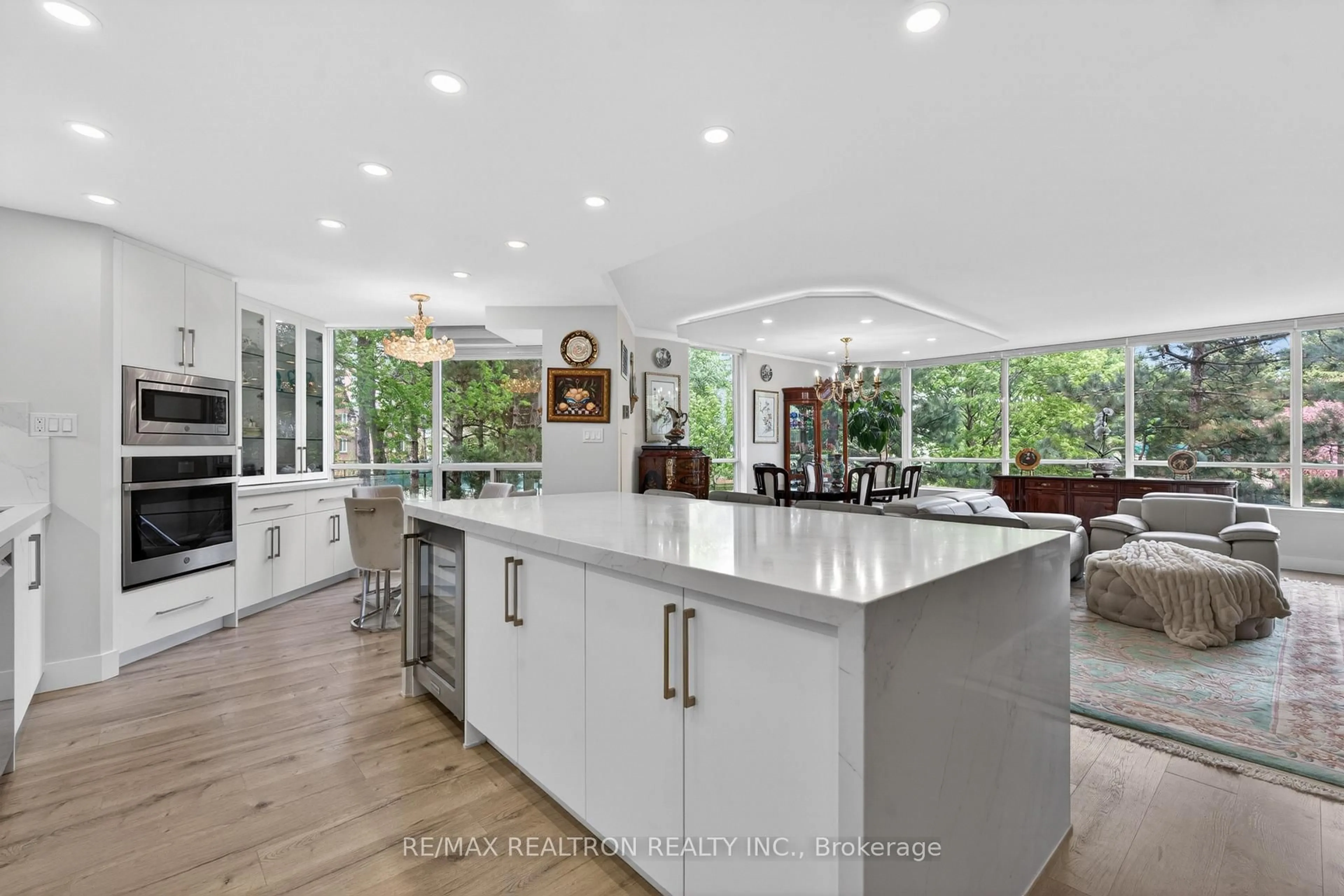 Open concept kitchen, ceramic/tile floor for 110 Promenade Circ #203, Vaughan Ontario L4J 7W8