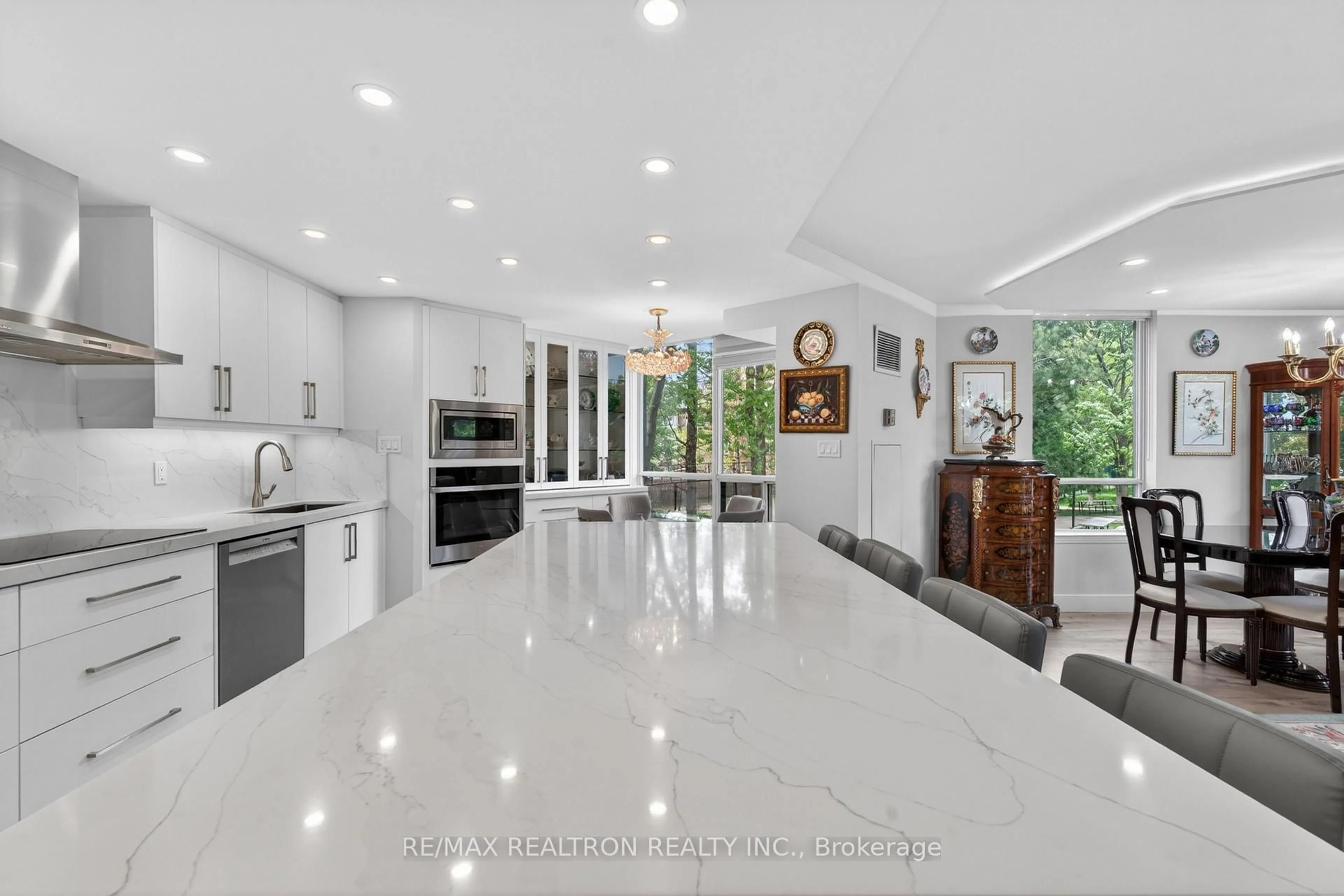Open concept kitchen, ceramic/tile floor for 110 Promenade Circ #203, Vaughan Ontario L4J 7W8