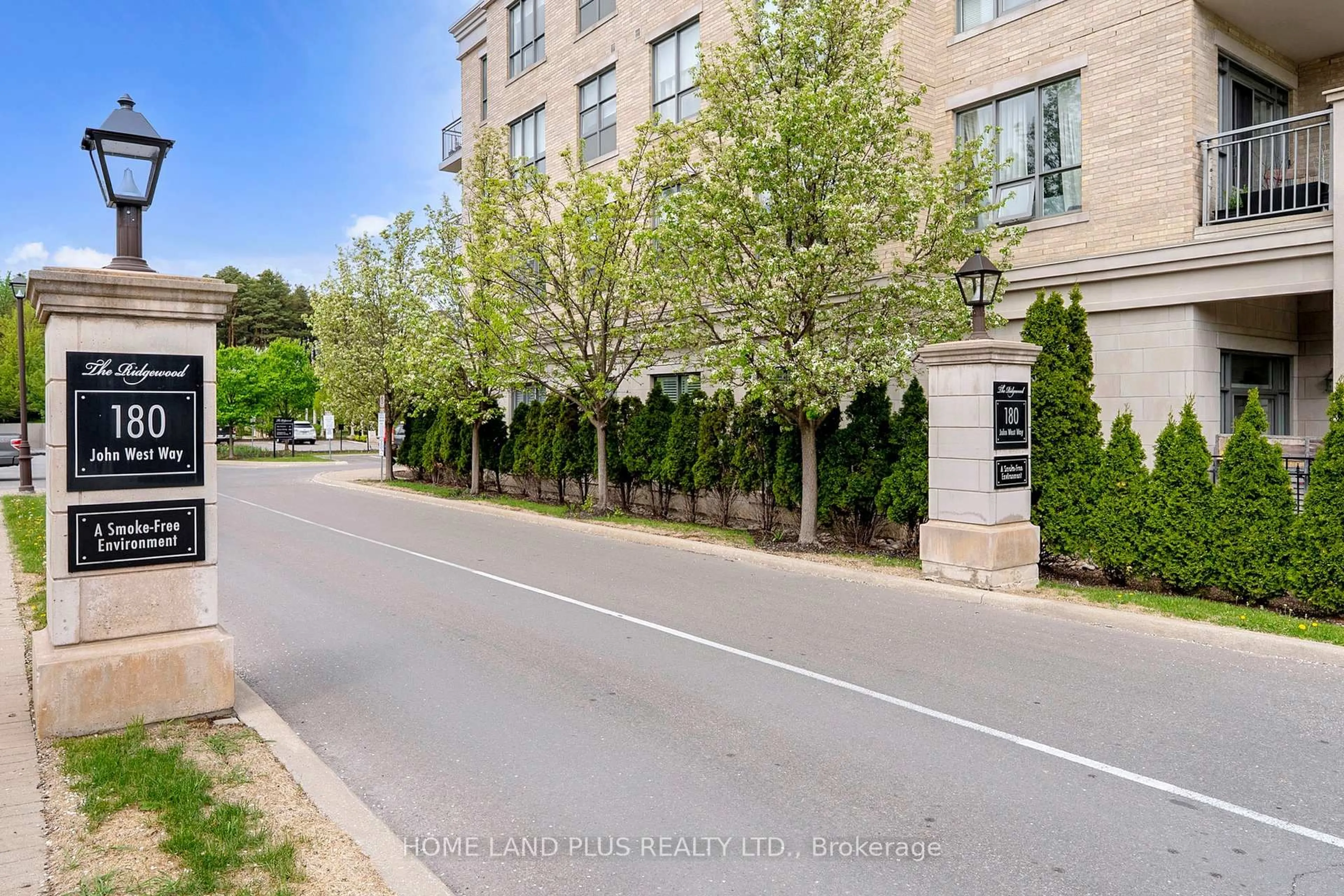 Patio, street for 180 John West Way #422, Aurora Ontario L4G 0R3