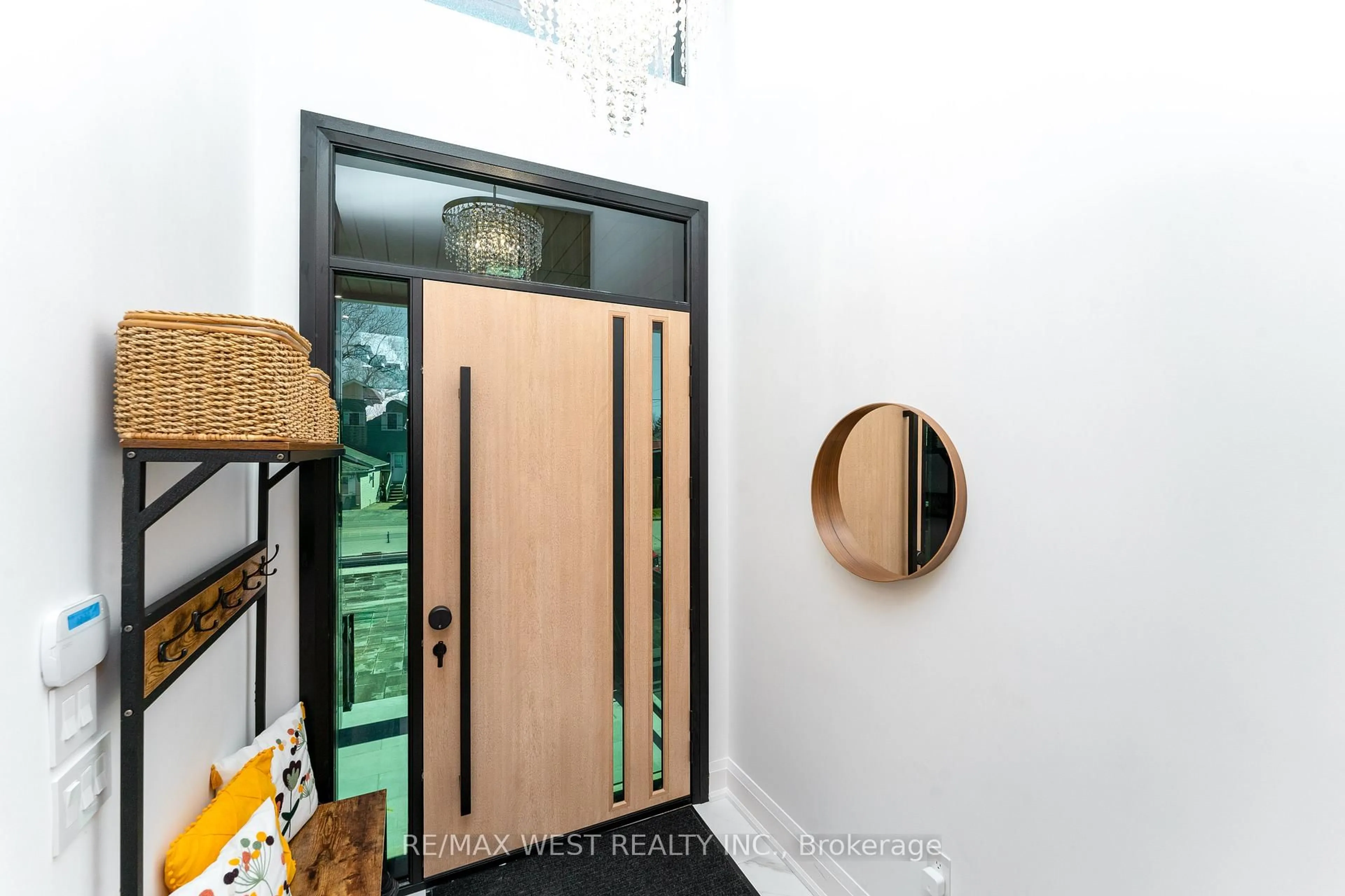 Indoor entryway for 52 Wildwood Ave, Richmond Hill Ontario L4E 3B3