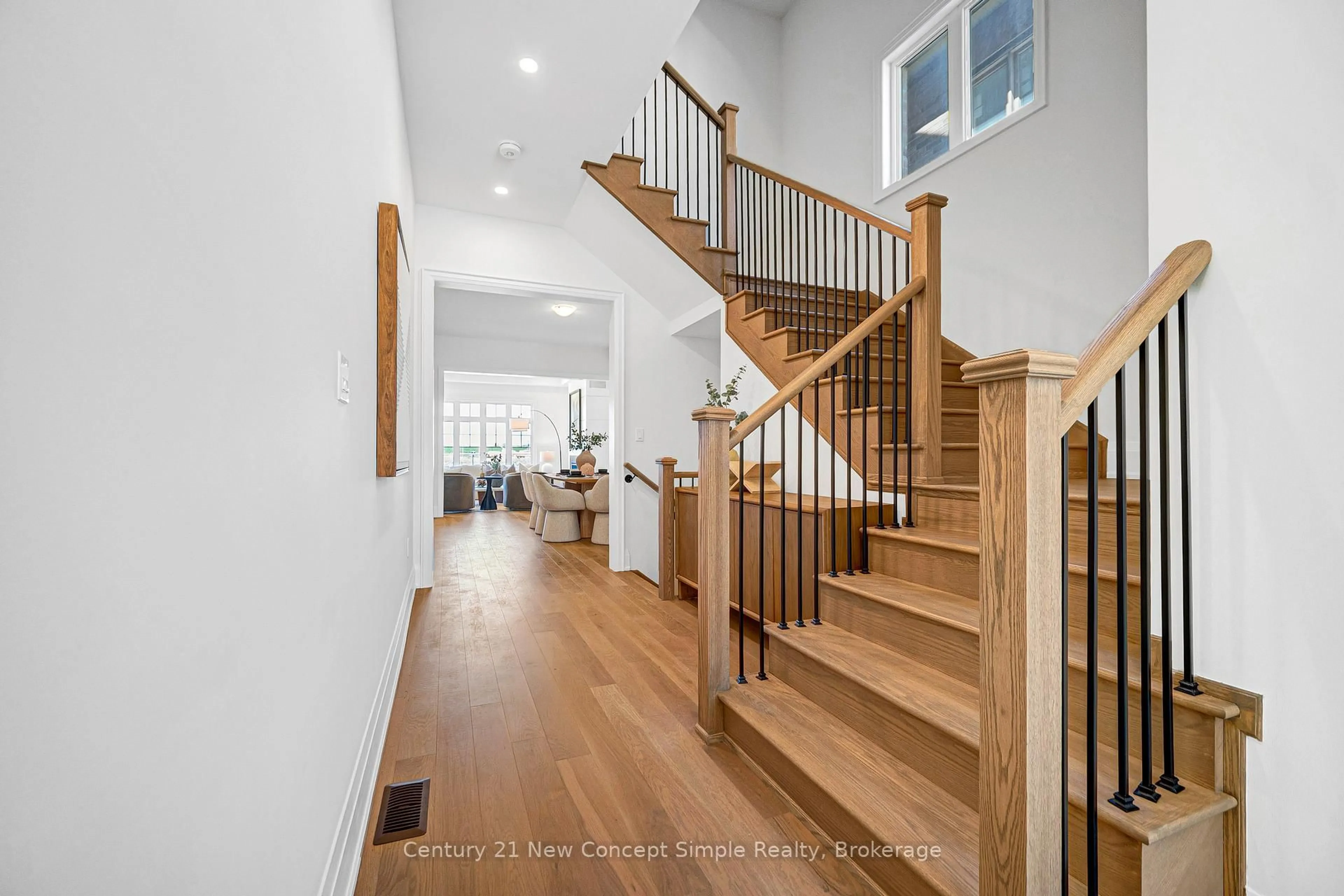 Indoor entryway for 178 Leslie Richards St, Markham Ontario L6C 1L2