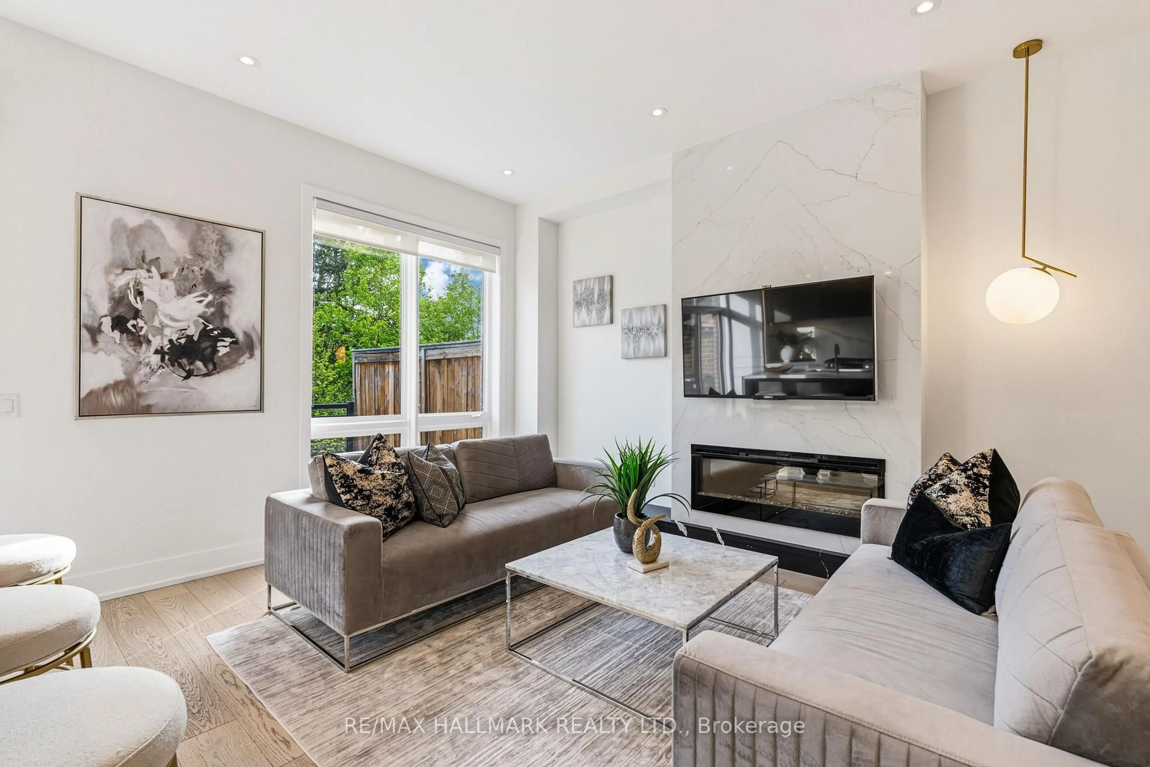 Living room with furniture, unknown for 46 Crestridge Dr, Vaughan Ontario L4J 0K1