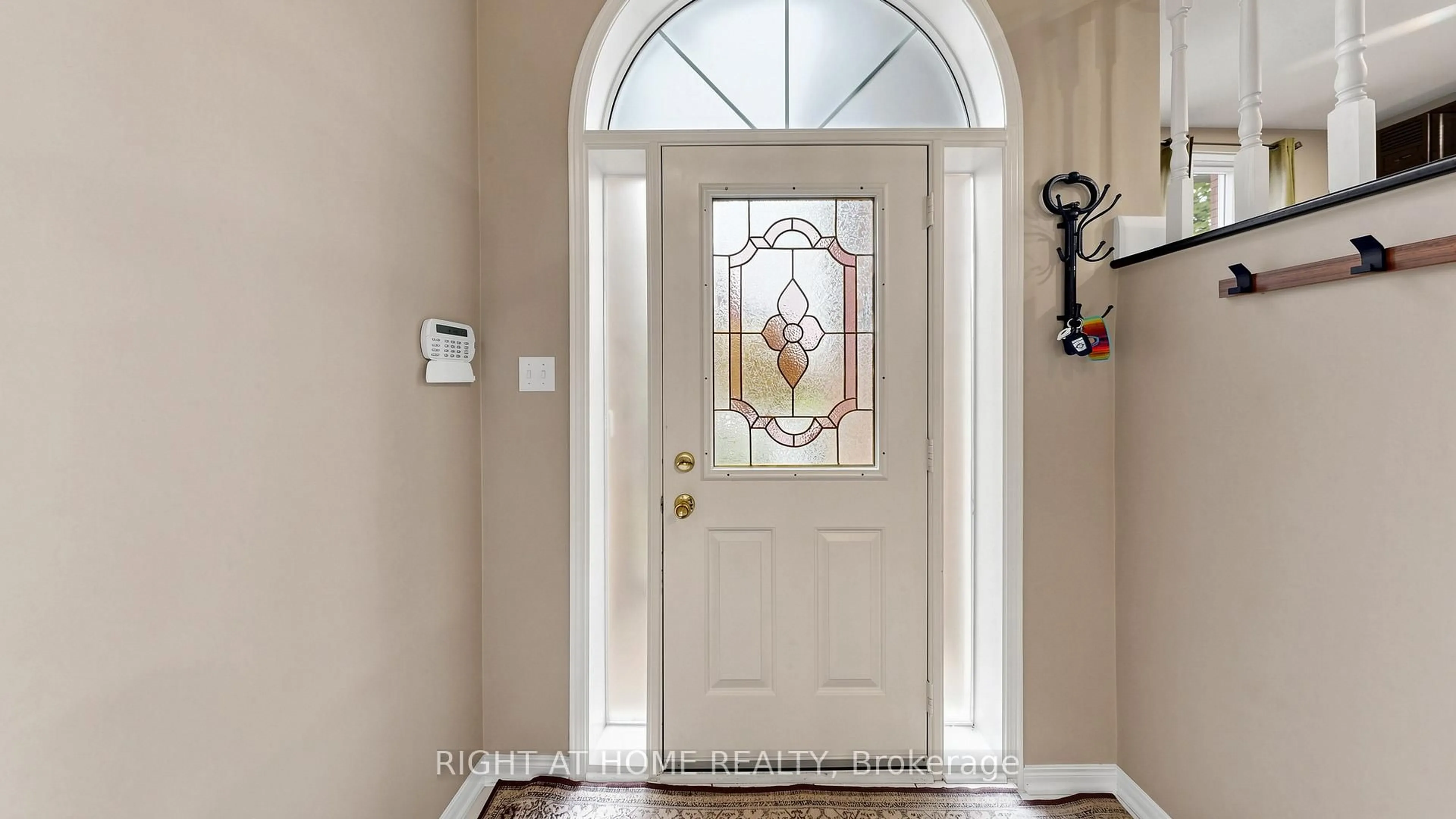 Indoor entryway for 6 Compton Cres, Bradford West Gwillimbury Ontario L3Z 2X5