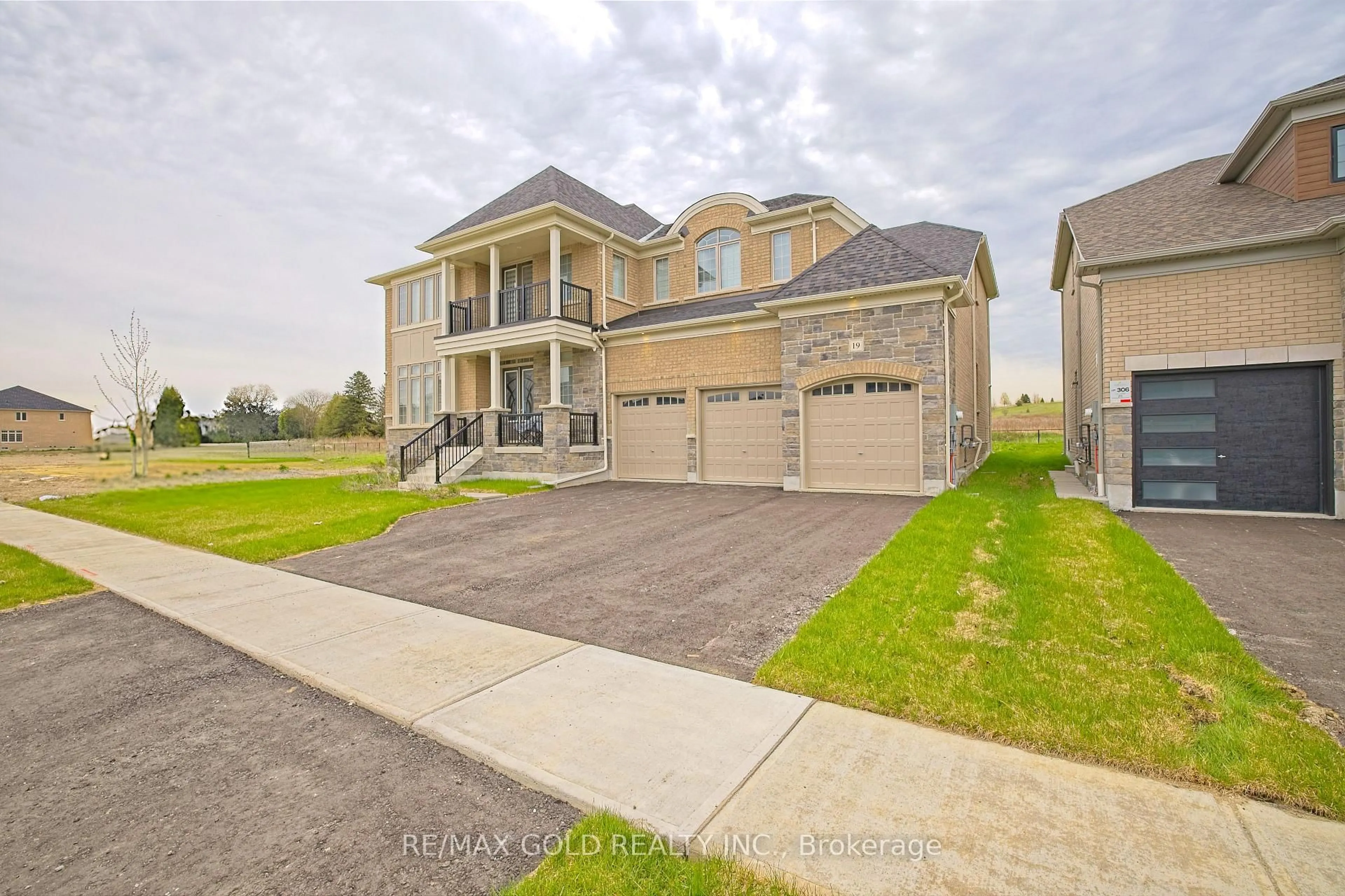 A pic from outside/outdoor area/front of a property/back of a property/a pic from drone, street for 19 Marigold Blvd, Adjala-Tosorontio Ontario L0G 1W0