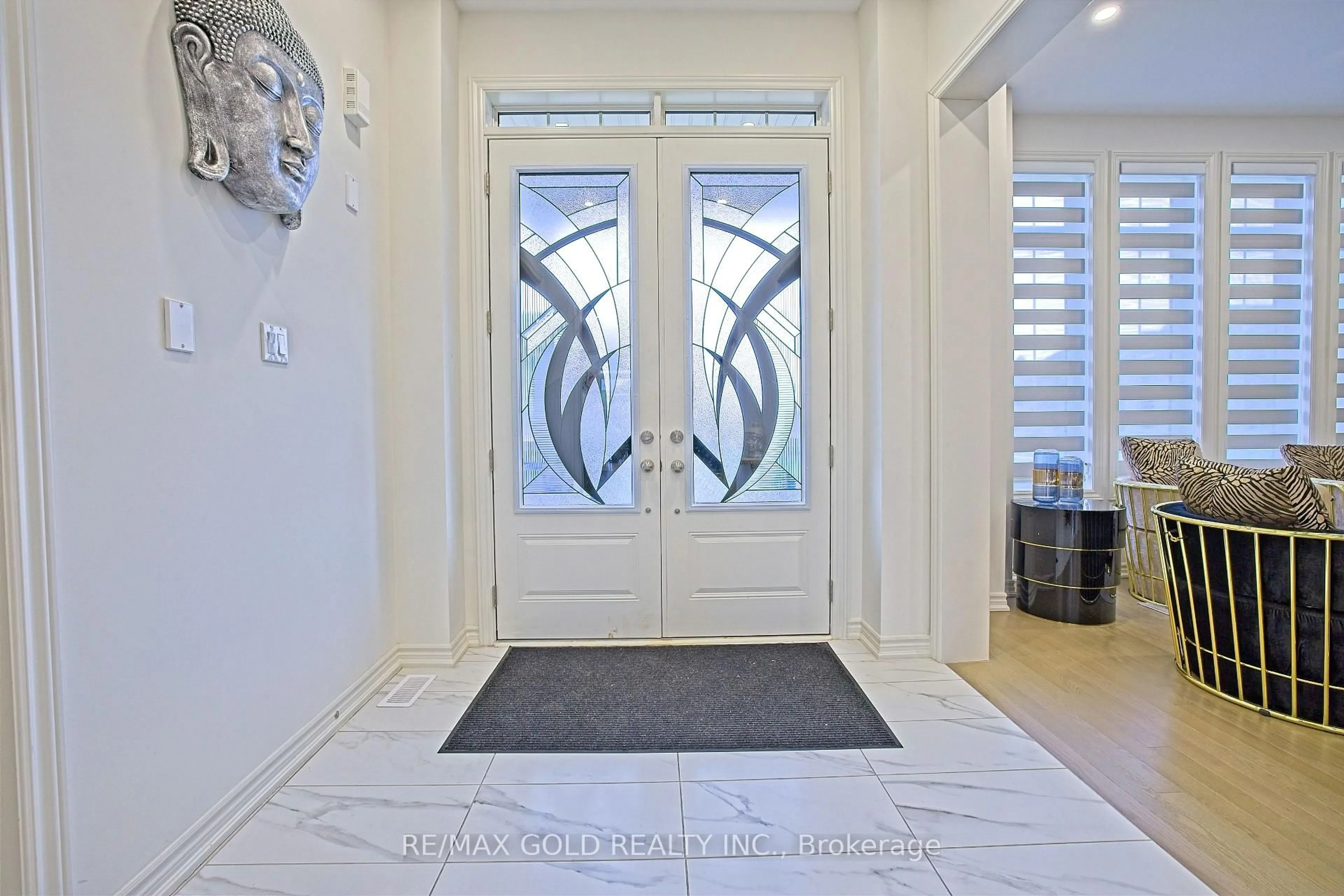 Indoor entryway for 19 Marigold Blvd, Adjala-Tosorontio Ontario L0G 1W0