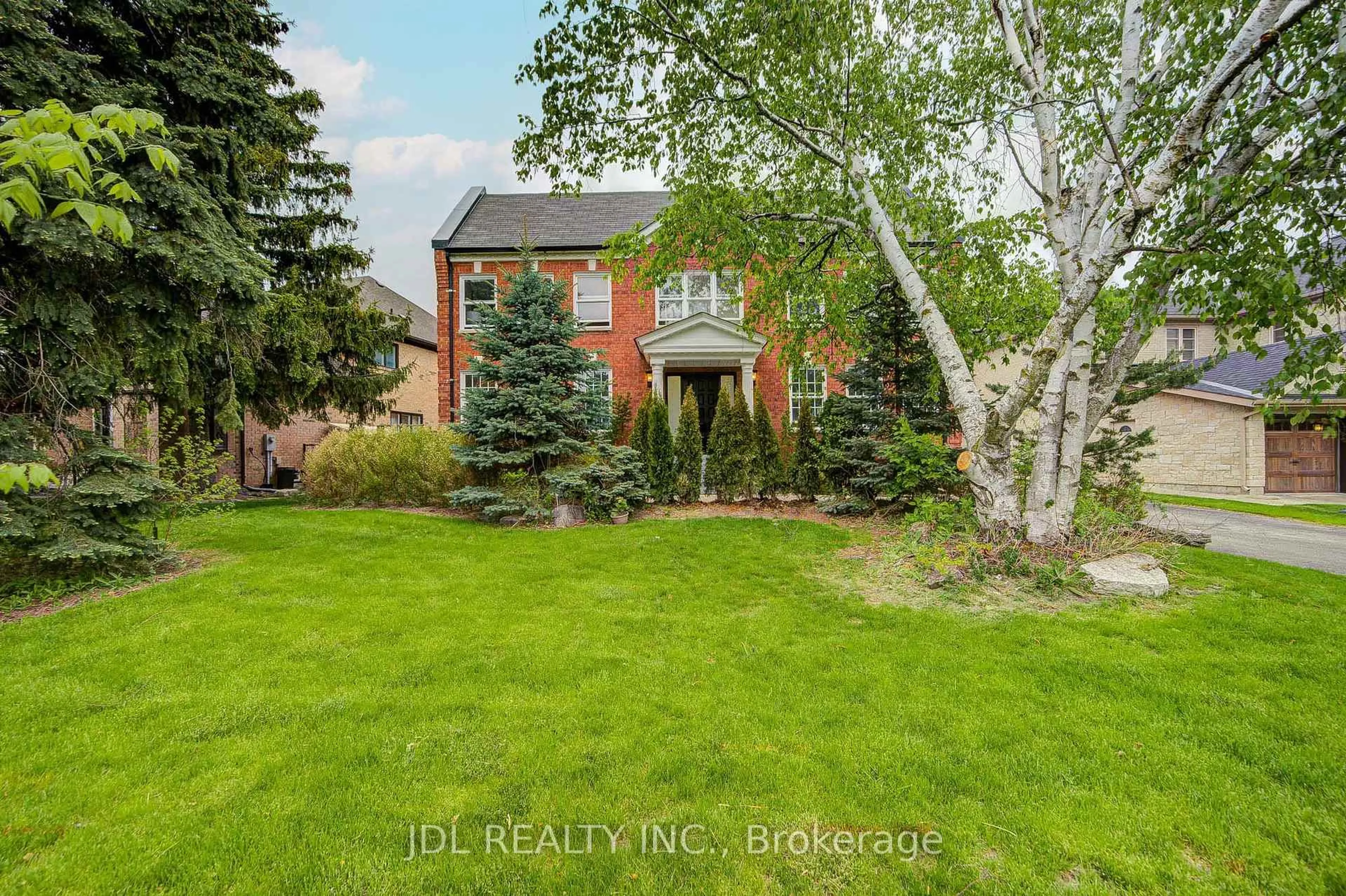 A pic from outside/outdoor area/front of a property/back of a property/a pic from drone, street for 22 Hillholm Blvd, Richmond Hill Ontario L4B 2J3