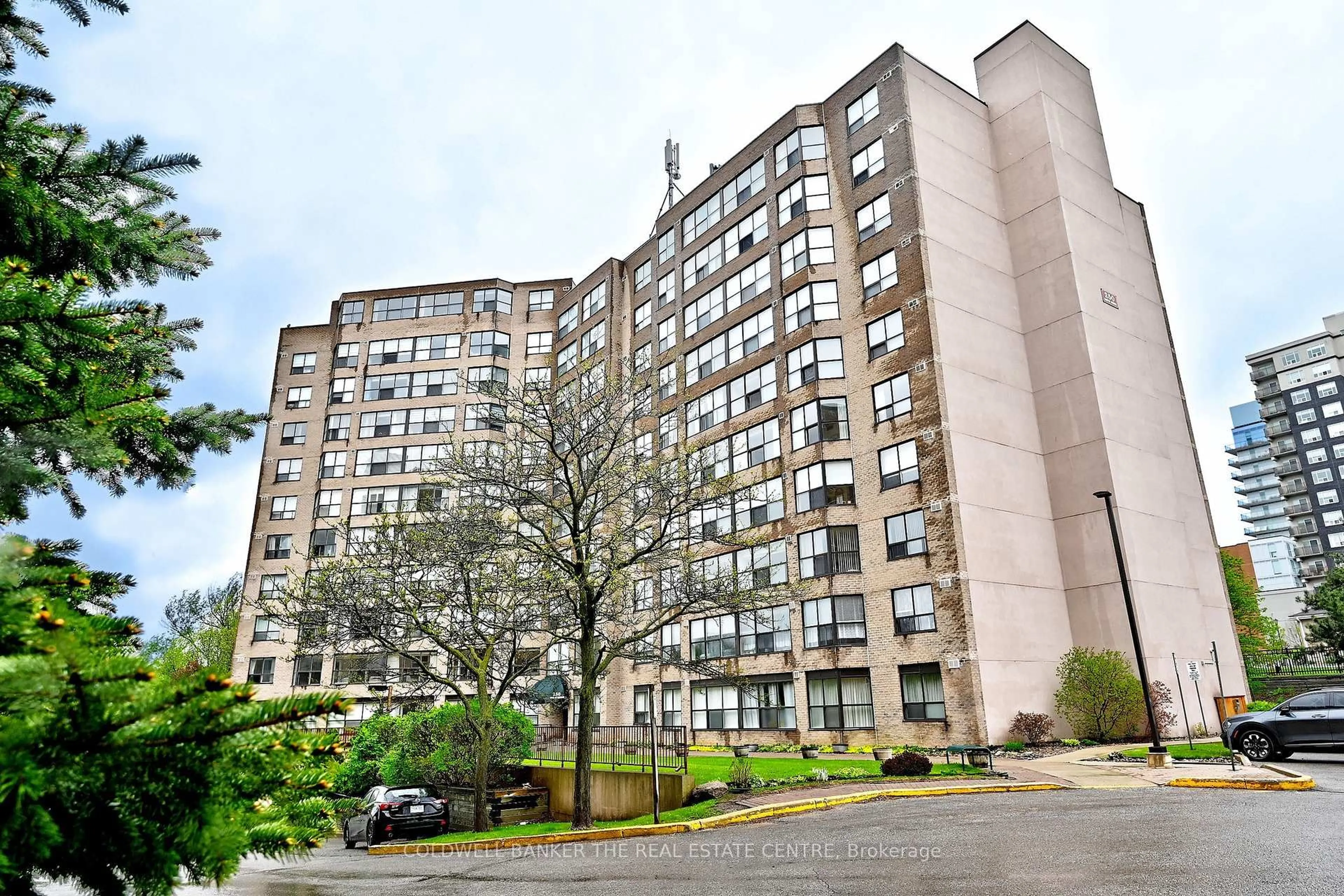 Unknown for 250 Davis Dr #207, Newmarket Ontario L3Y 7T7