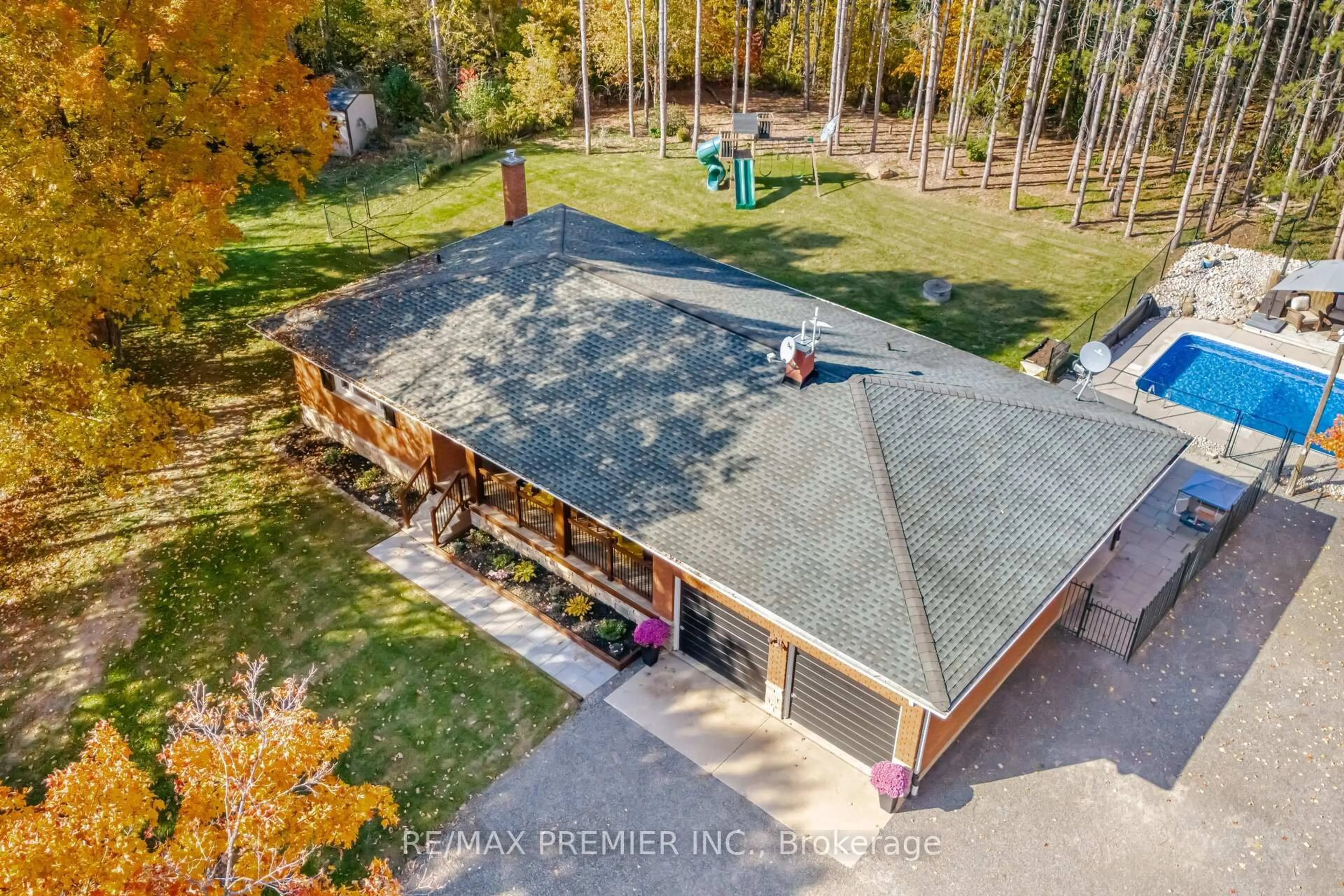 A pic from outside/outdoor area/front of a property/back of a property/a pic from drone, unknown for 4904 10th Sdrd, Essa Ontario L0L 2N0