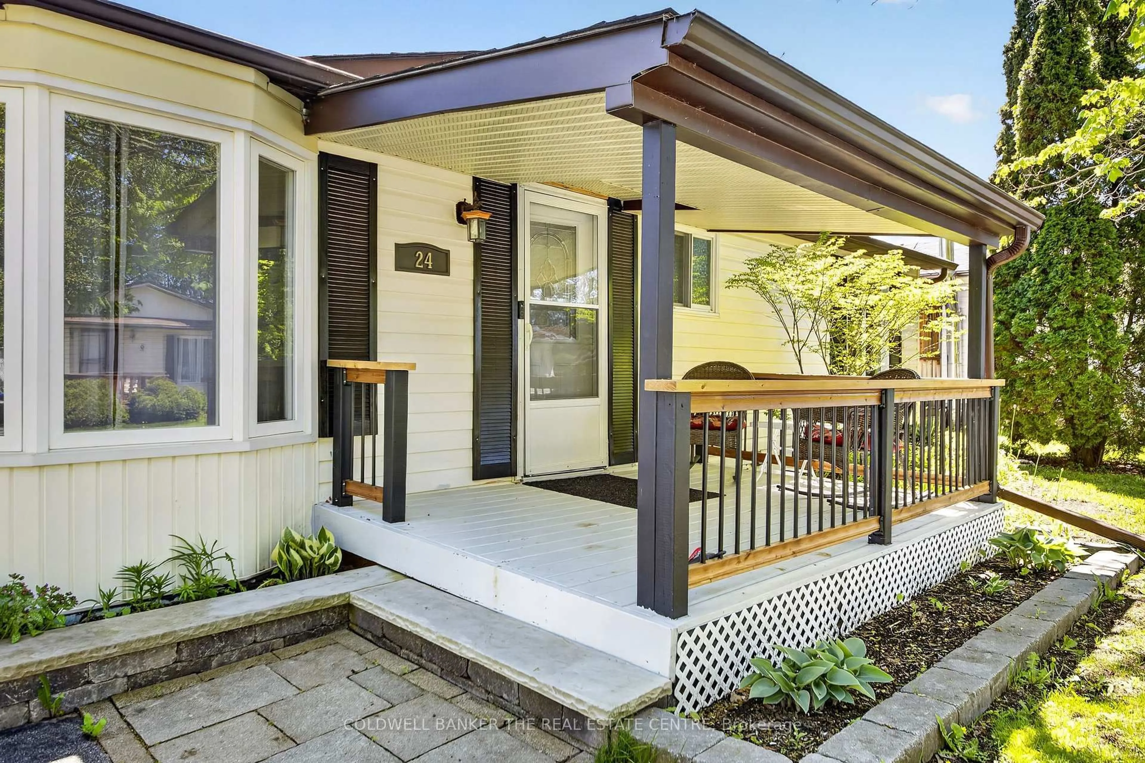 Home with vinyl exterior material, street for 24 Briar Wood Pl, Innisfil Ontario L0L 1L0