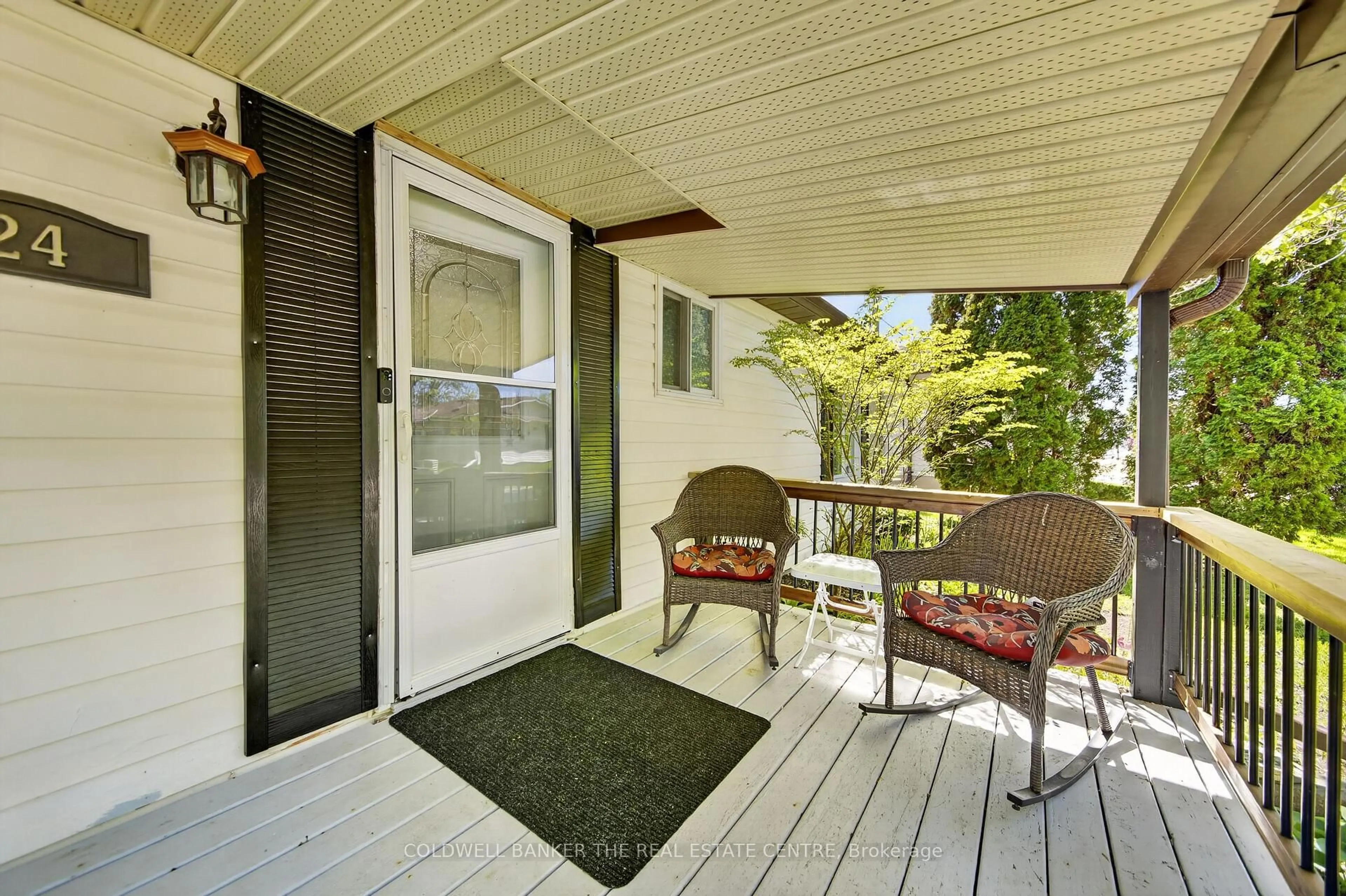 Patio, street for 24 Briar Wood Pl, Innisfil Ontario L0L 1L0