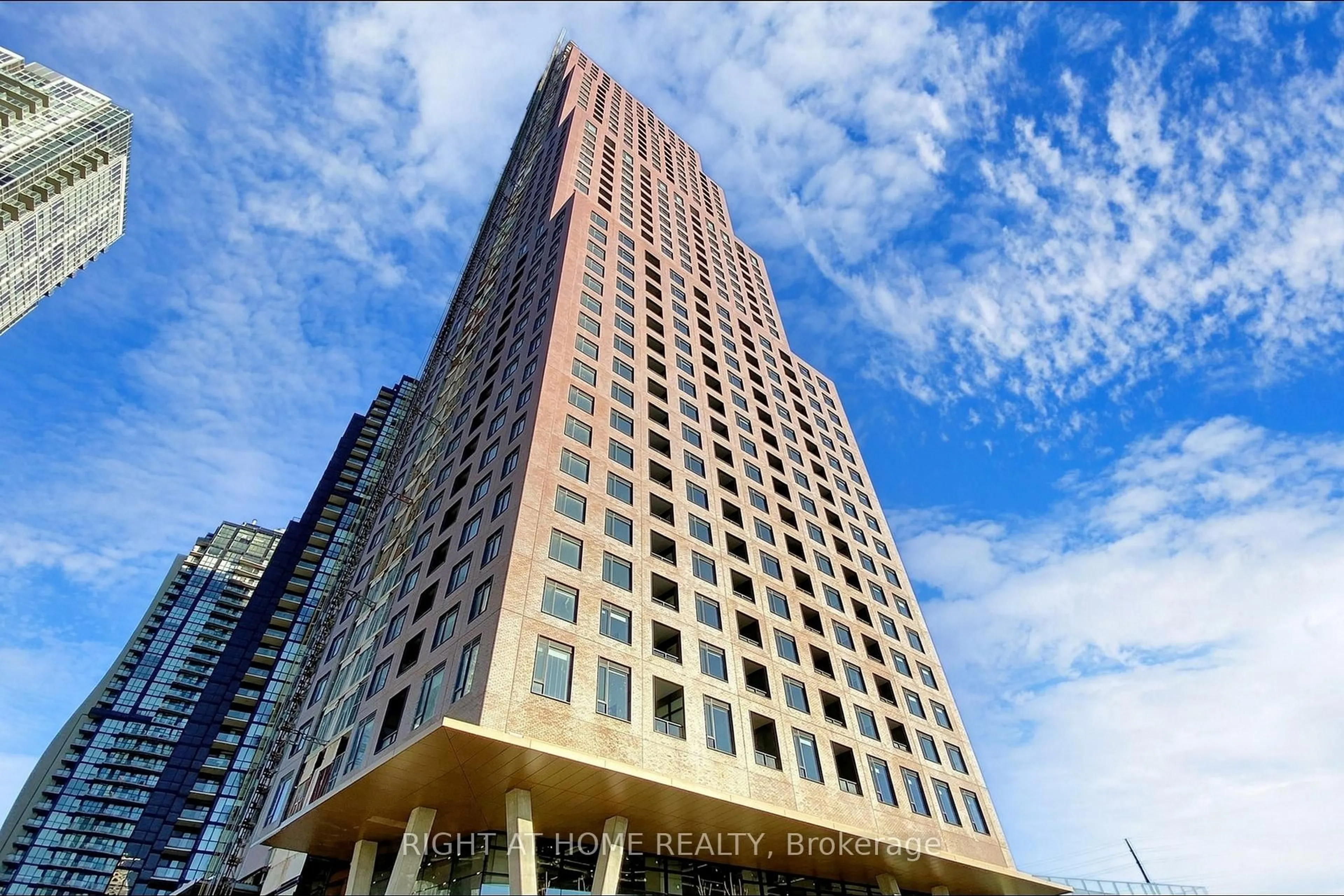 Indoor foyer for 2920 Highway 7 Rd #3206, Vaughan Ontario L4K 0P4