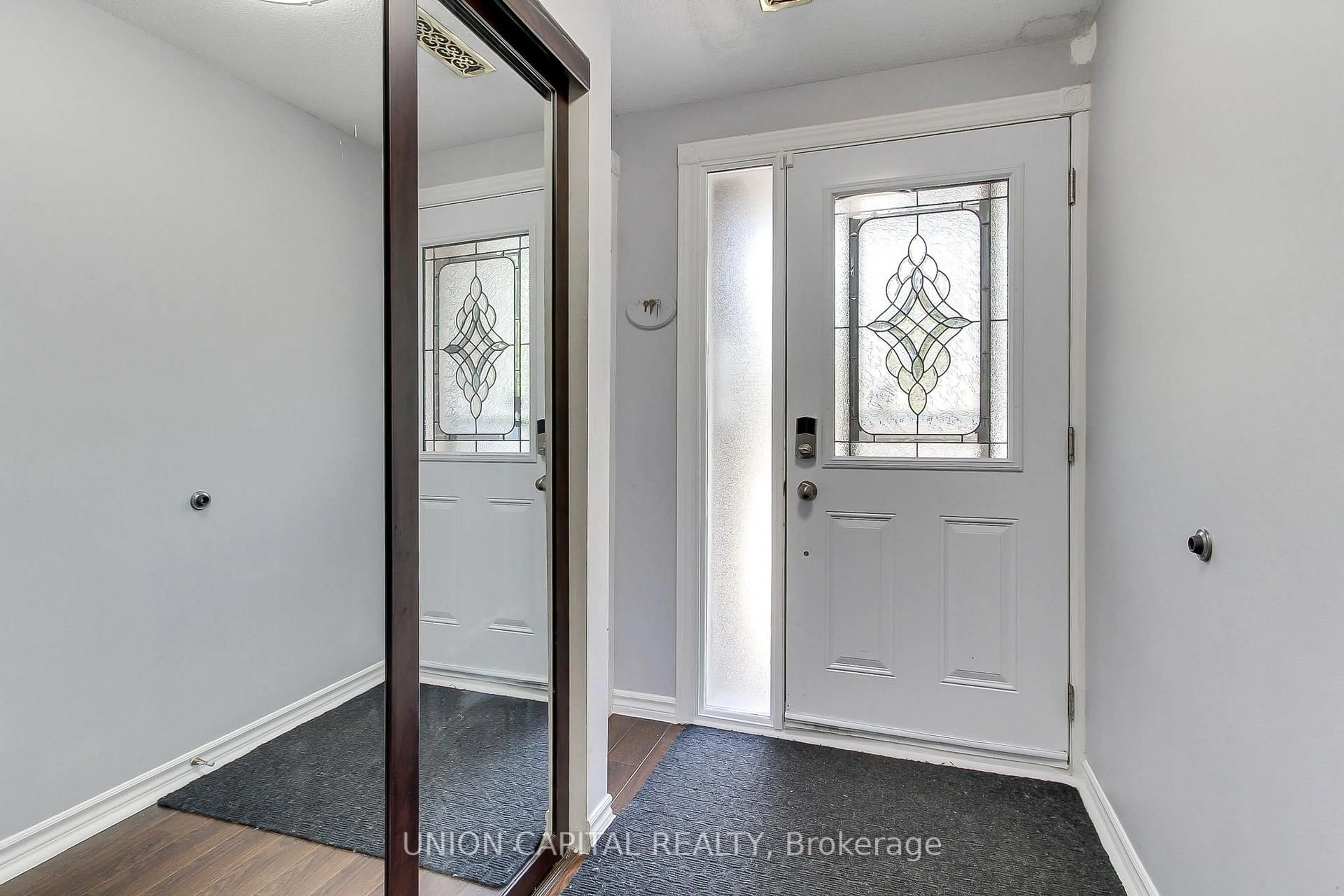 Indoor entryway for 11 Plaisance Rd #19, Richmond Hill Ontario L4C 5H1