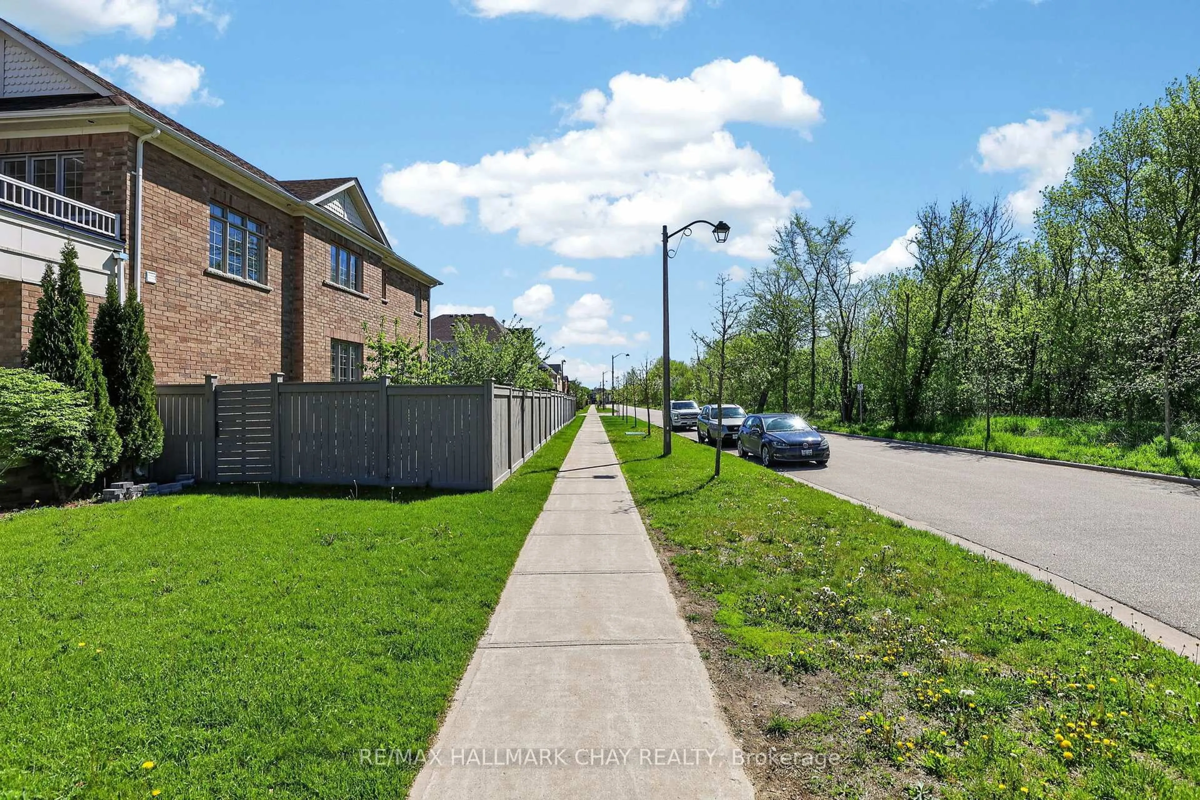 A pic from outside/outdoor area/front of a property/back of a property/a pic from drone, street for 43 Walls Cres, New Tecumseth Ontario L0G 1W0
