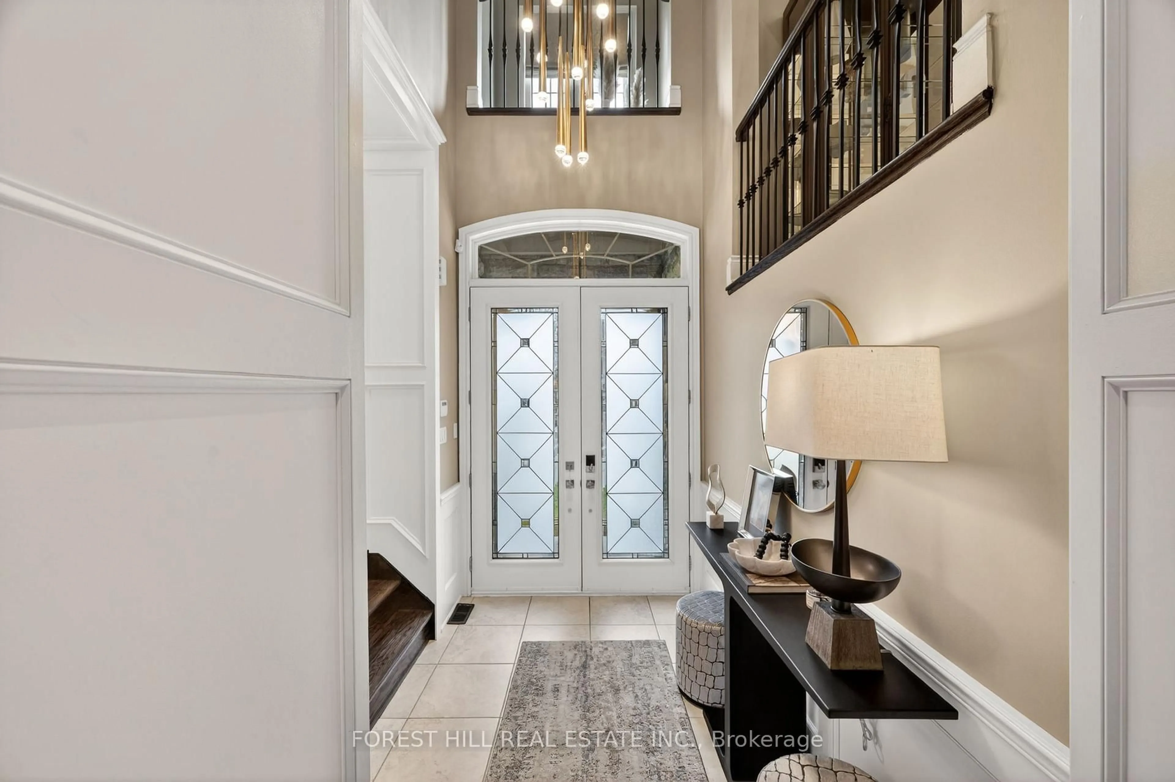 Indoor entryway for 111 Vines Pl, Aurora Ontario L4G 0R7