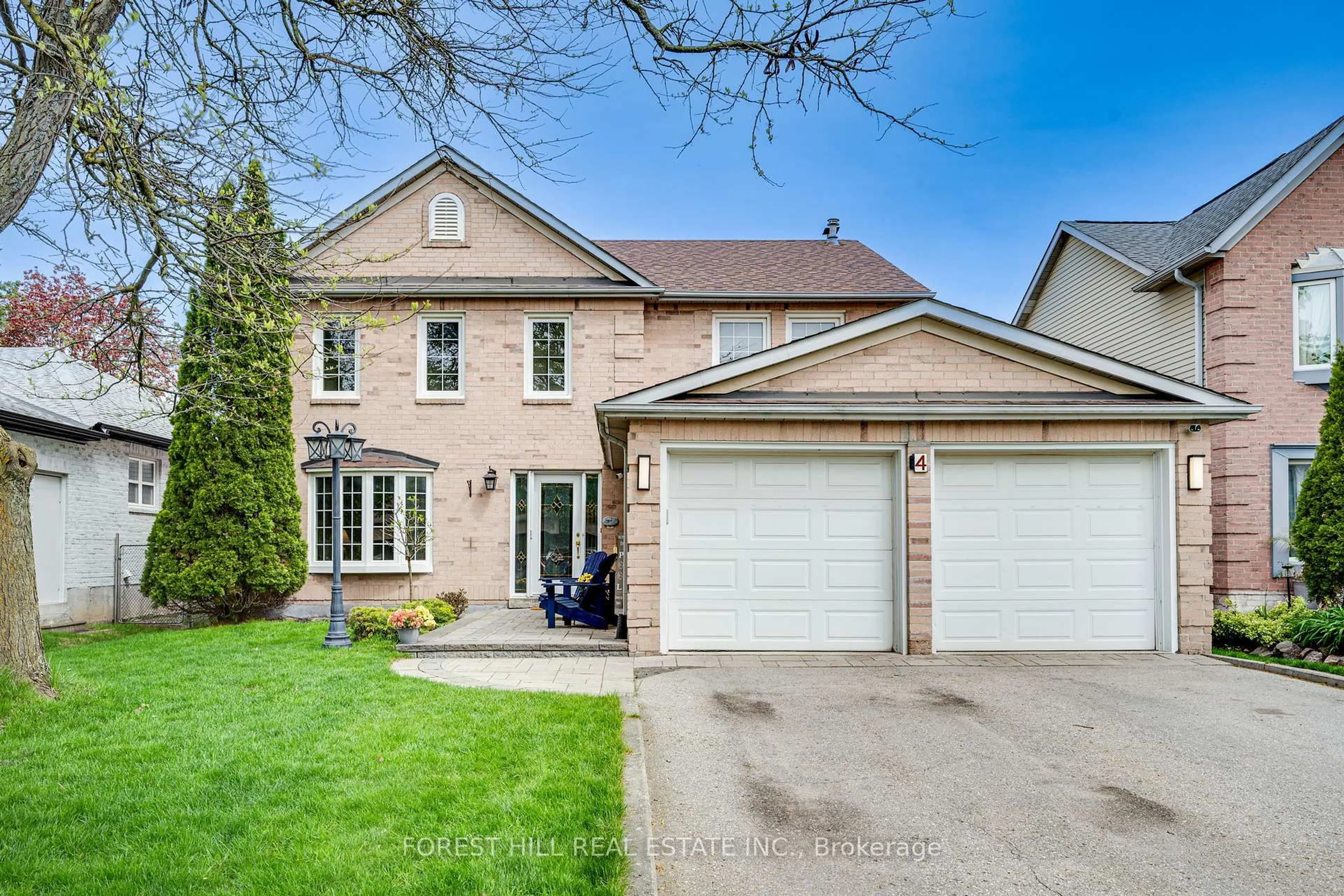Home with brick exterior material, street for 4 Milgate Pl, Aurora Ontario L4G 5R2