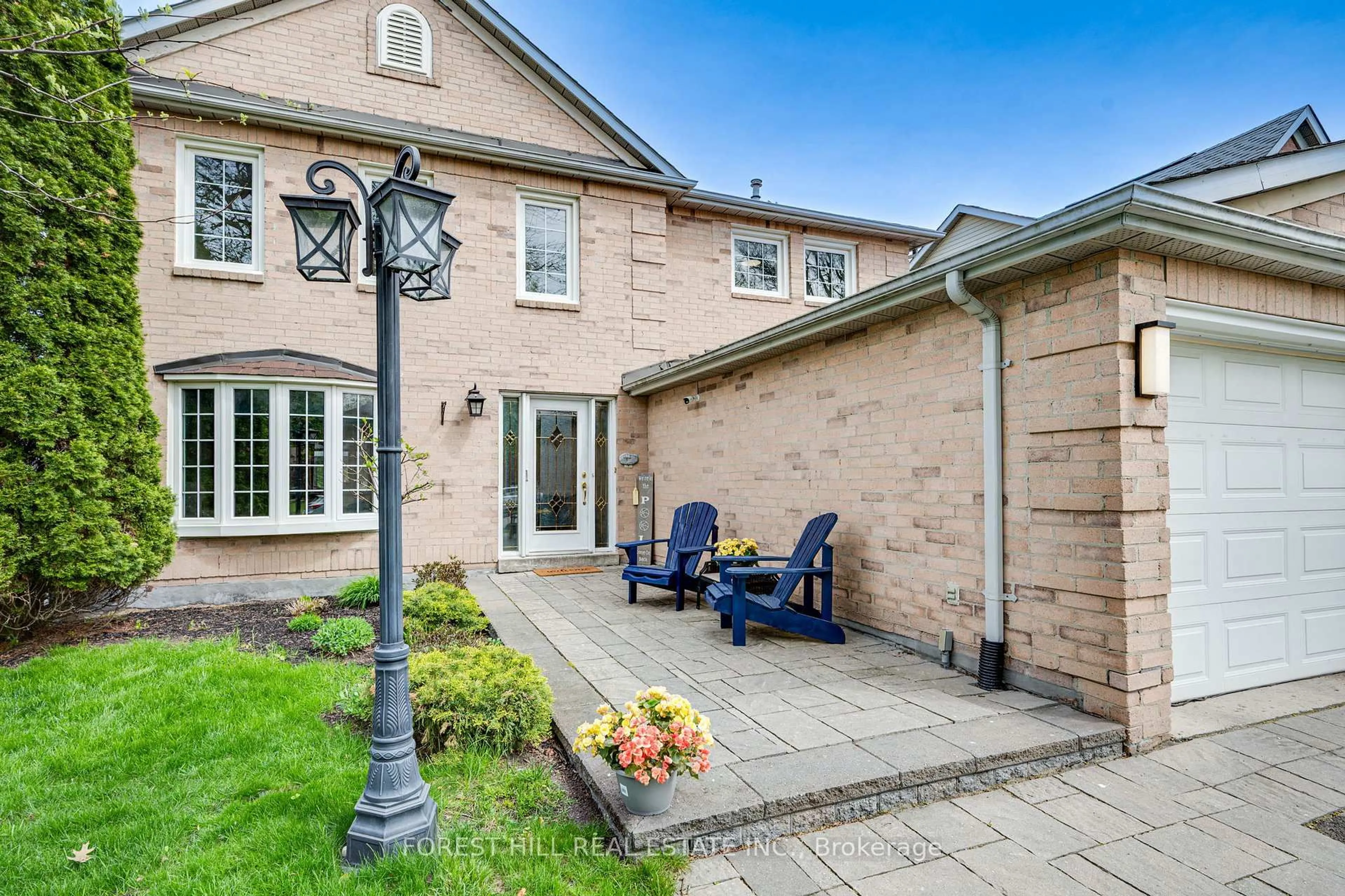 Patio, street for 4 Milgate Pl, Aurora Ontario L4G 5R2