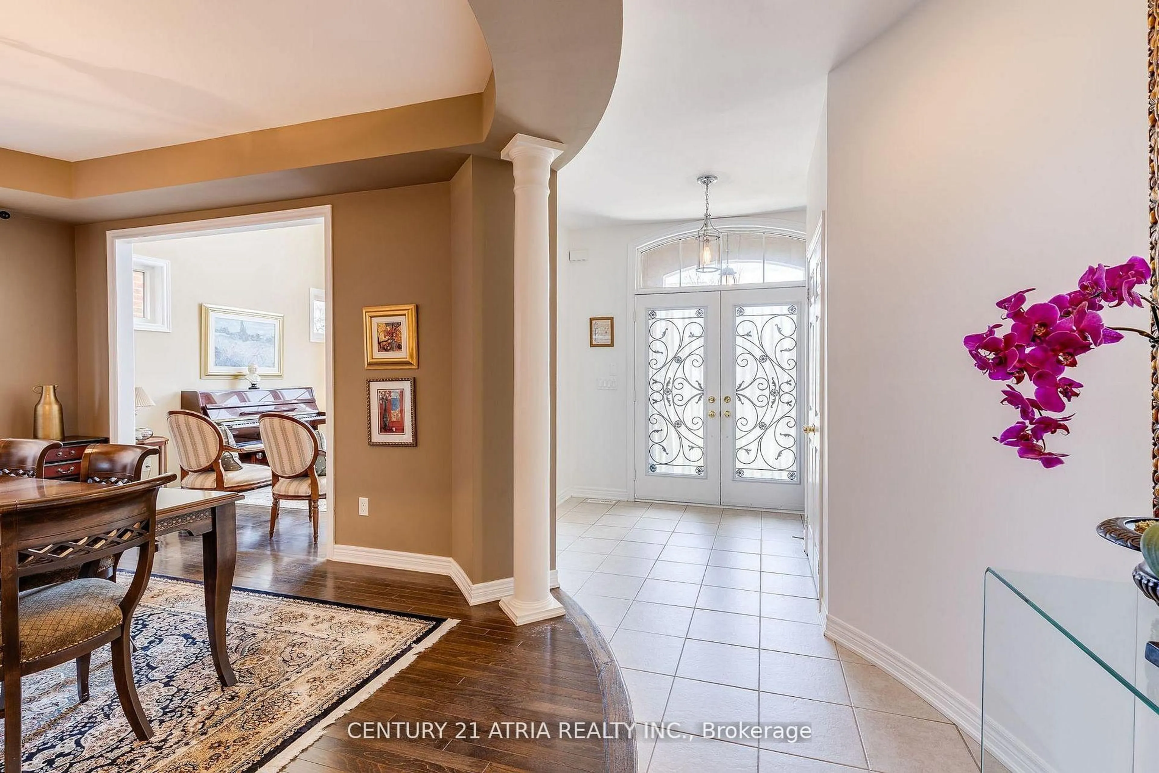 Indoor entryway for 23 Weslock Cres, Aurora Ontario L4G 7Y9