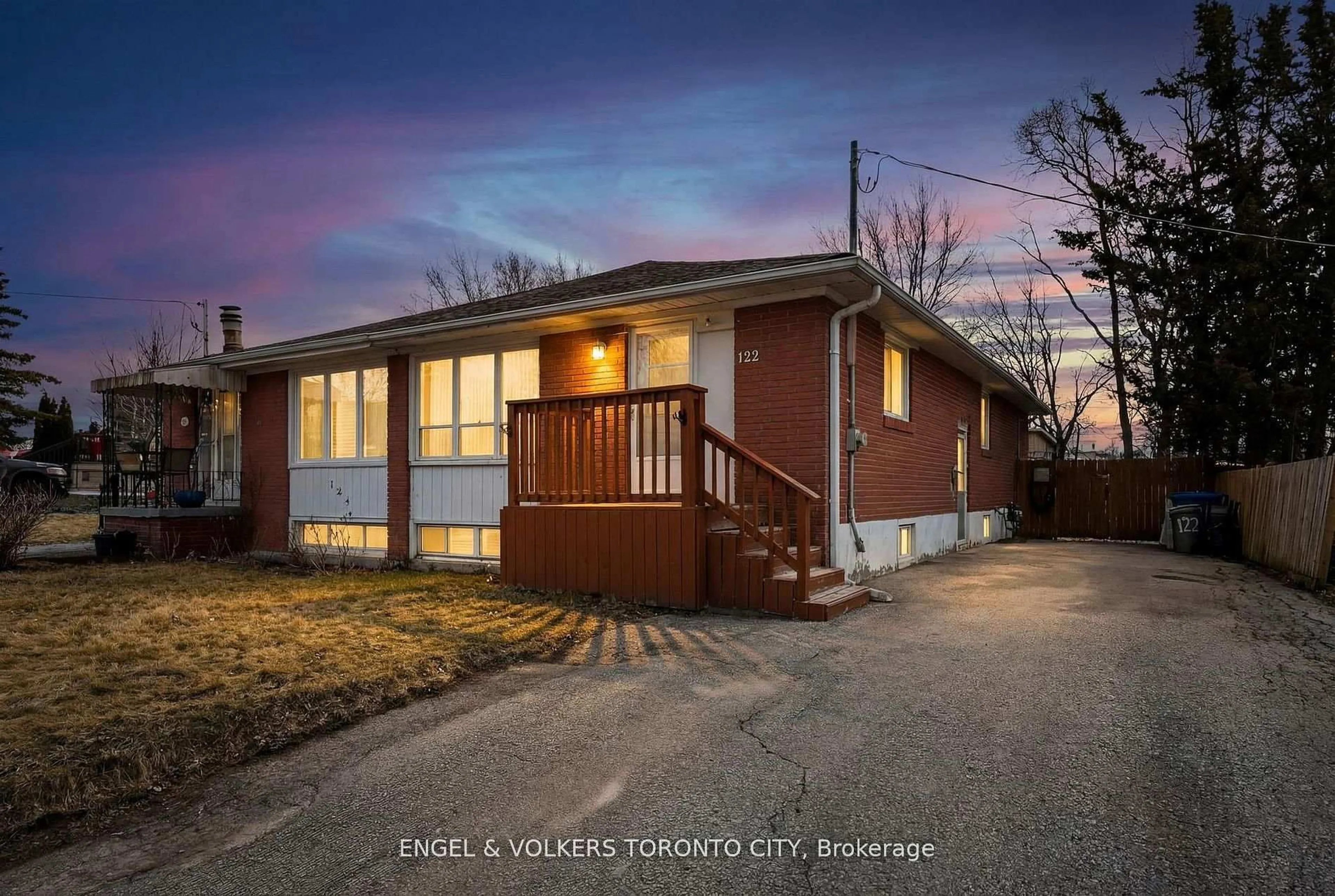 Unknown for 122 Septonne Ave, Newmarket Ontario L3Y 2W3