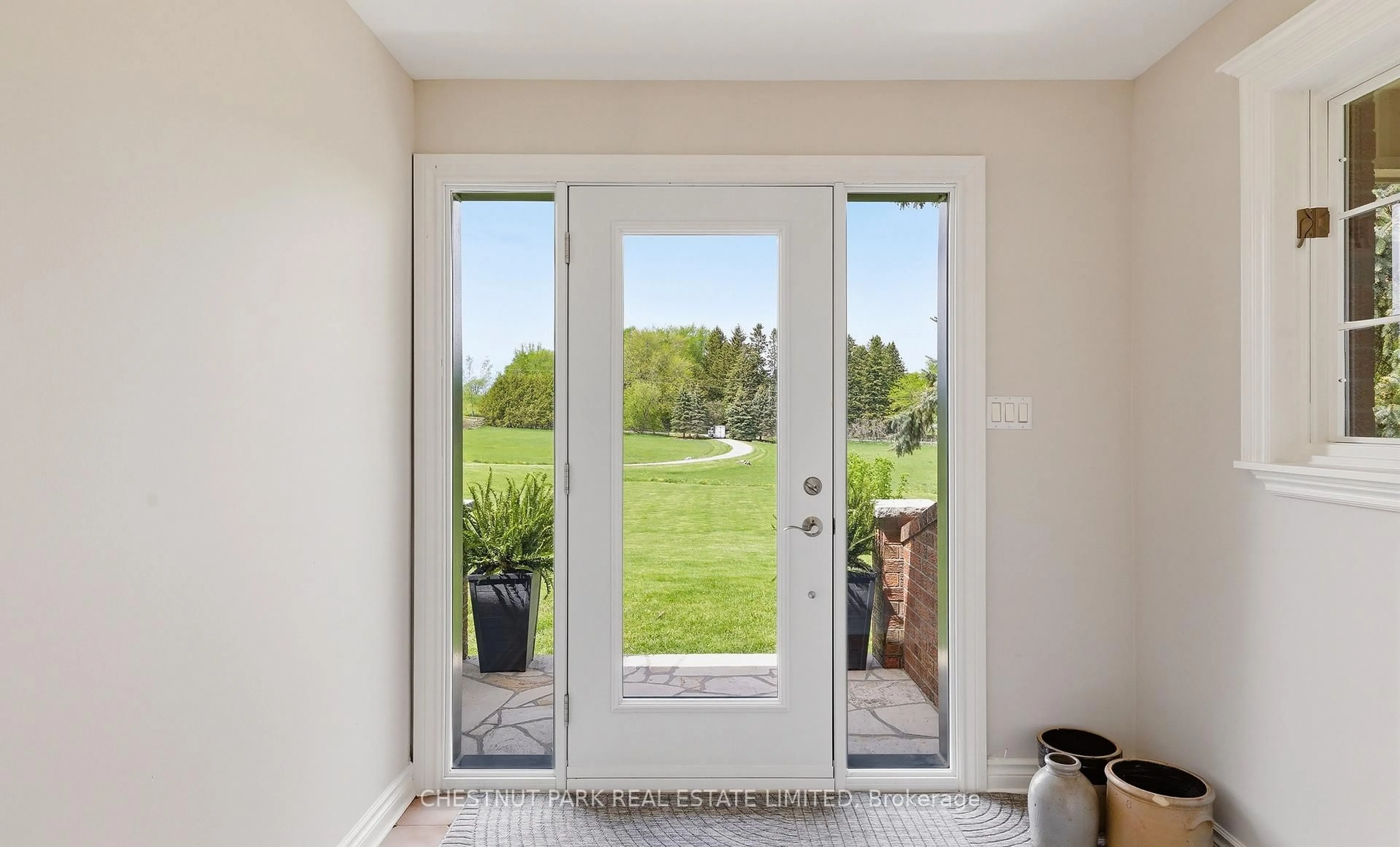 Indoor entryway for 7995 19th Sdrd, King Ontario L0G 1T0