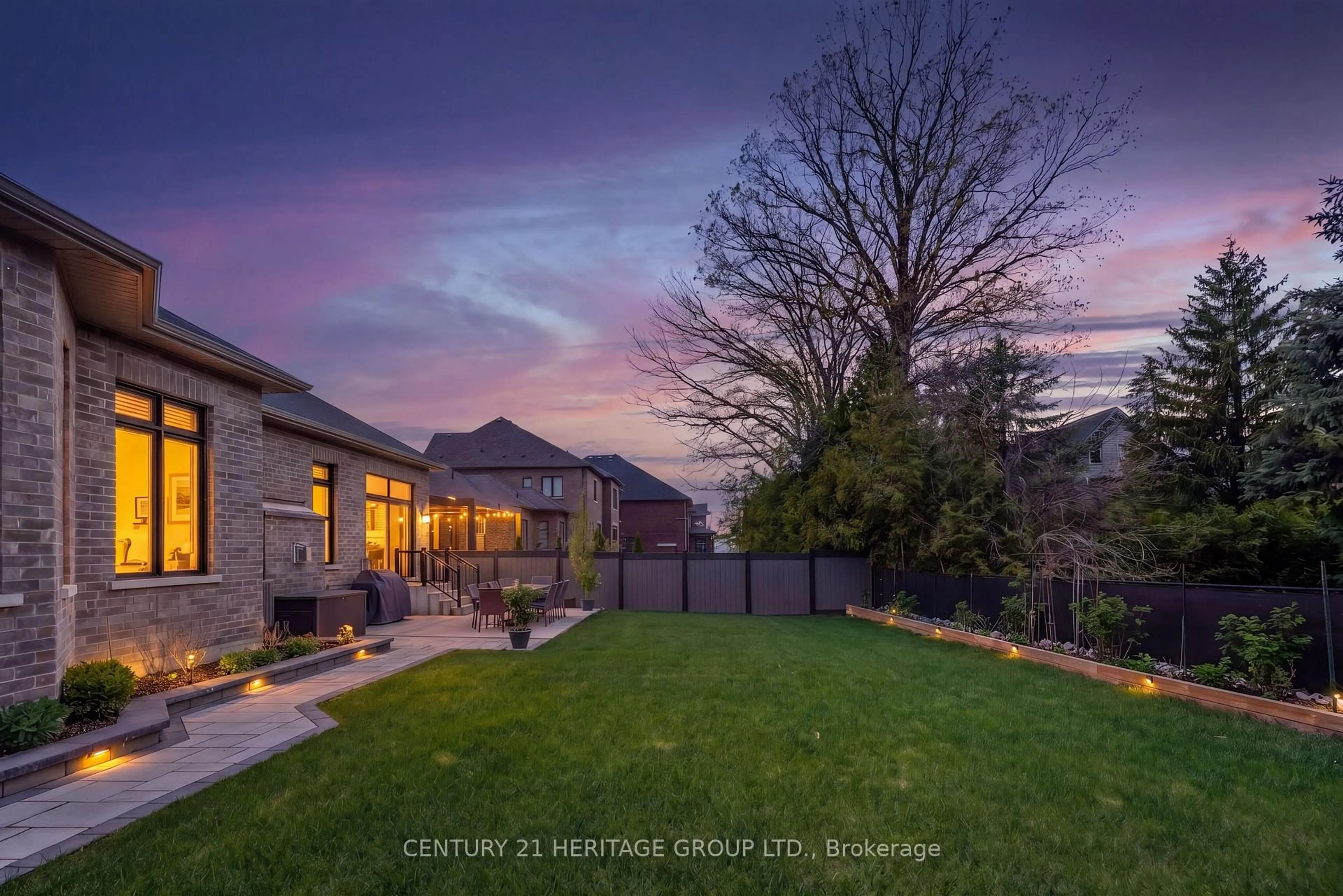 A pic from outside/outdoor area/front of a property/back of a property/a pic from drone, mountain view for 18 Mumberson St, Innisfil Ontario L0L 1L0