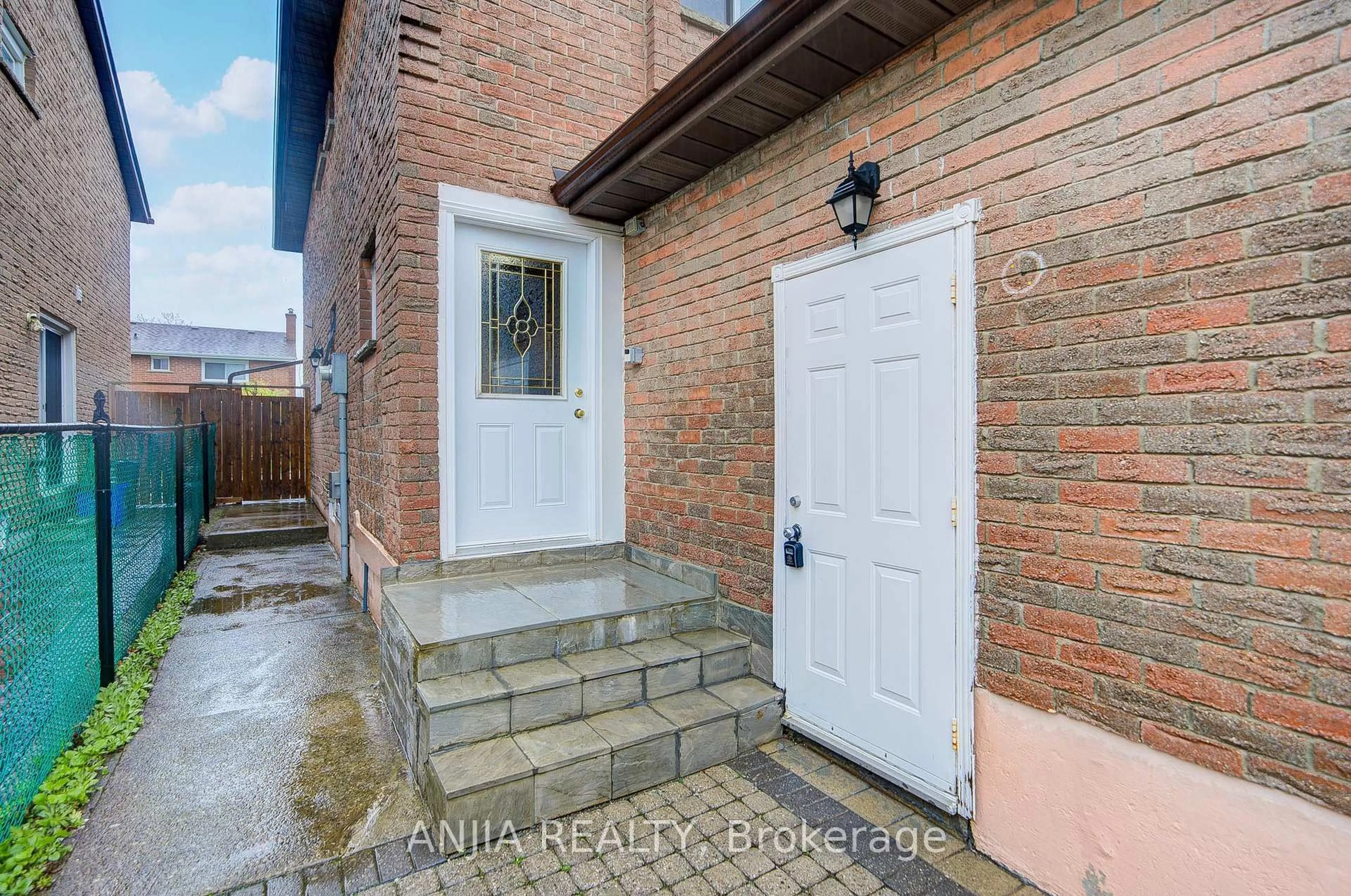 Unknown for 7 Downside Rd, Markham Ontario L3R 3V2