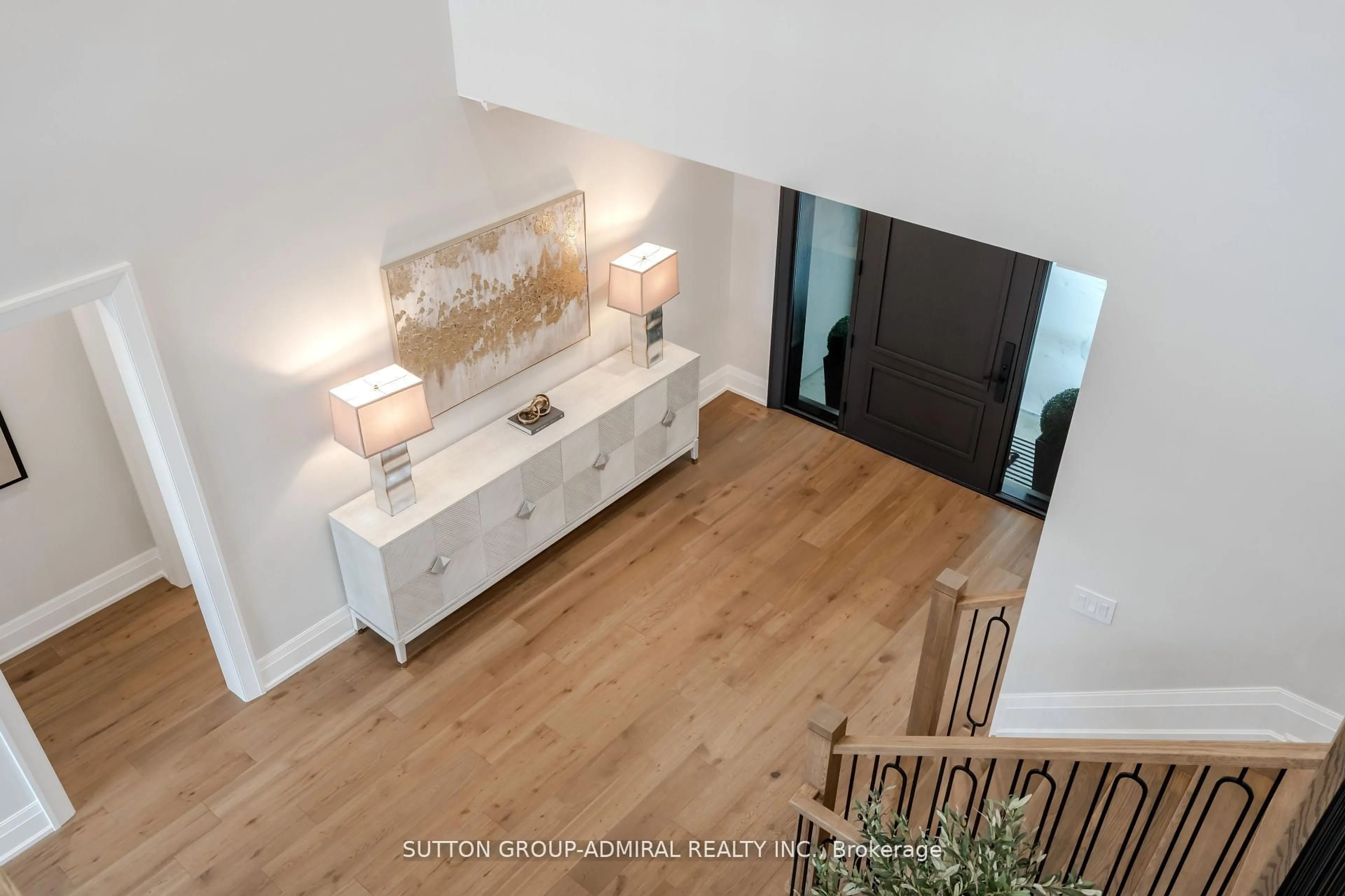 Indoor entryway for 41 Elizabeth Dr, King Ontario L0G 1N0