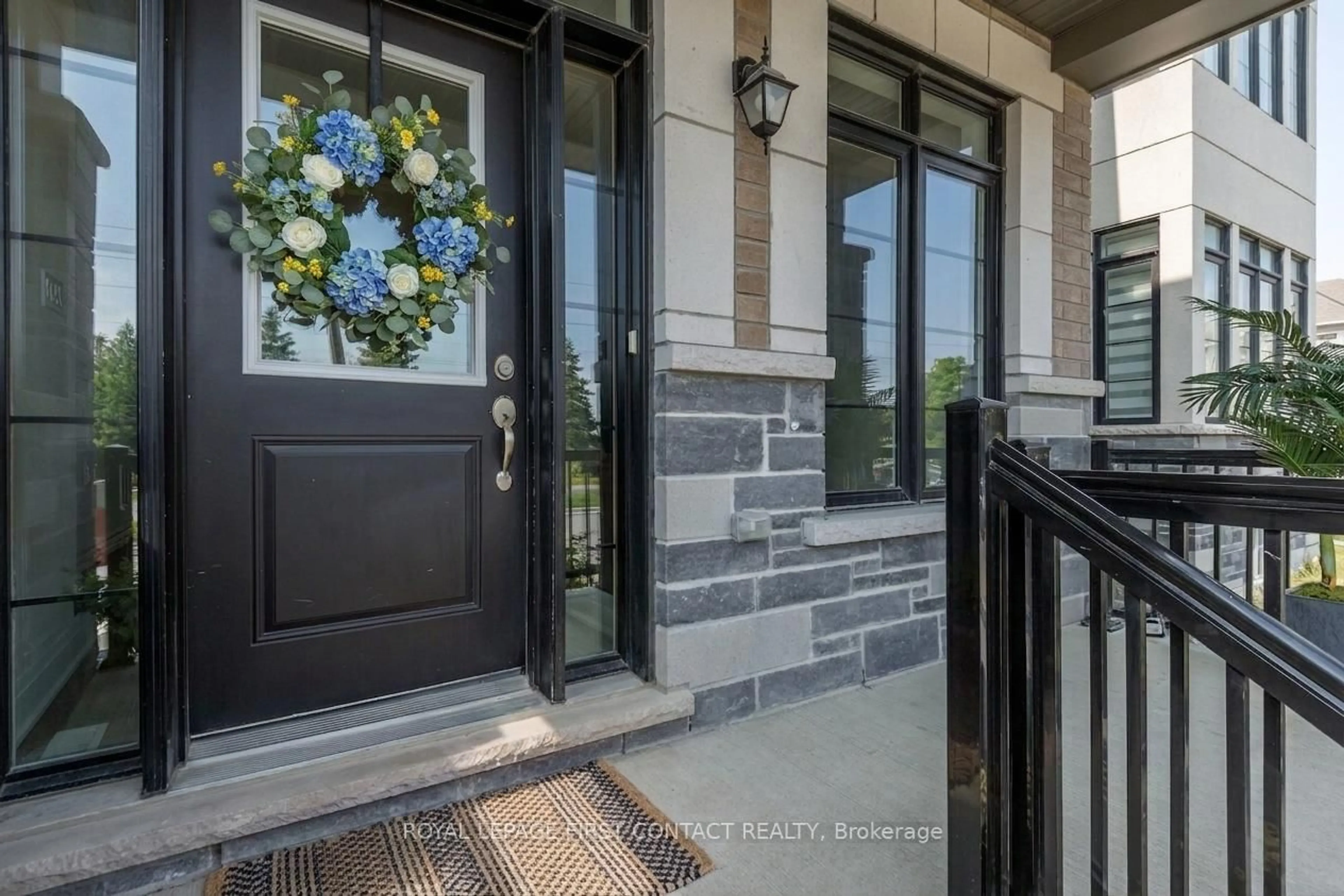 Indoor entryway for 86 Kenneth Rogers Cres, East Gwillimbury Ontario L9N 1S5