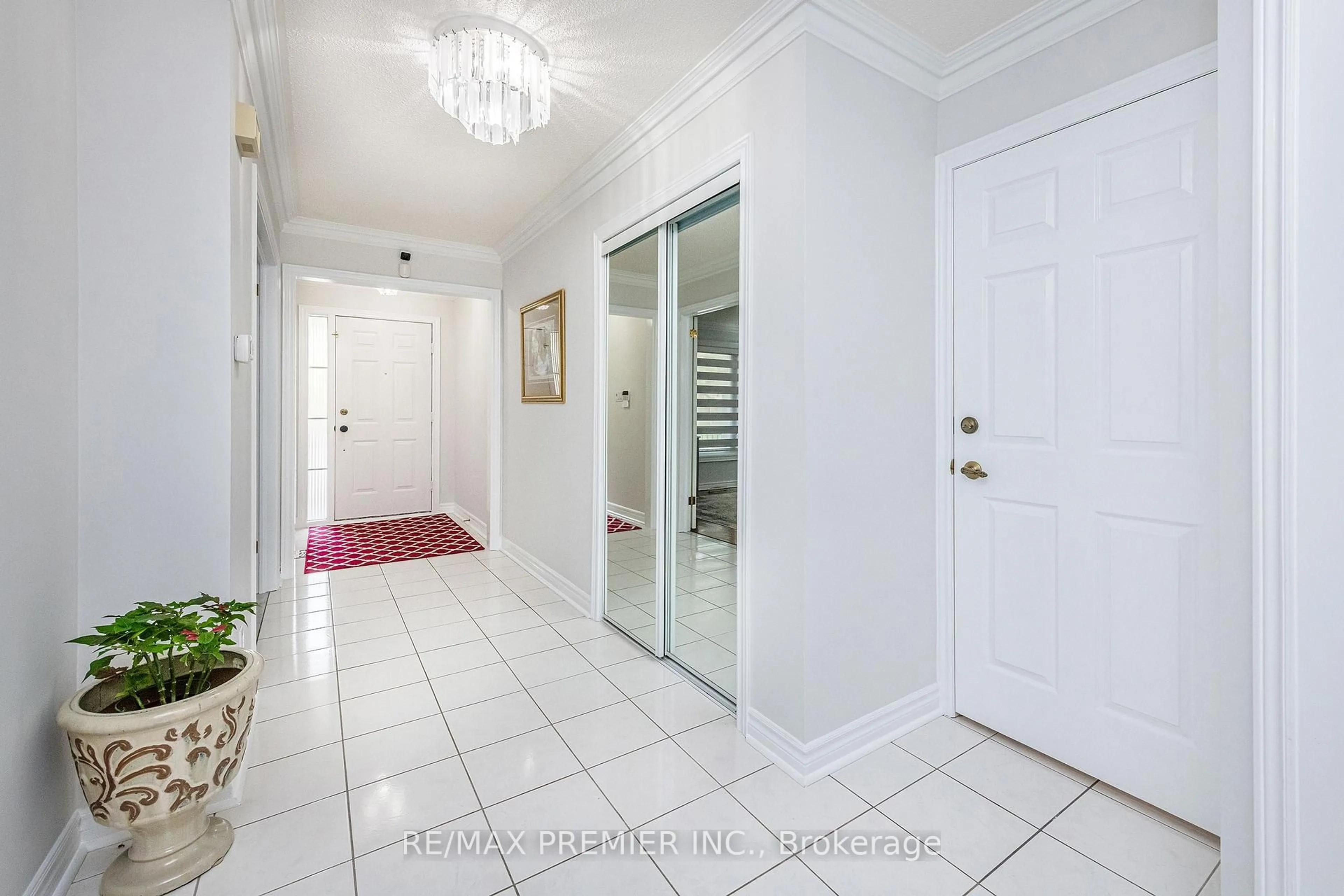 Indoor foyer for 175 Medallion Blvd, Vaughan Ontario L4L 8R7