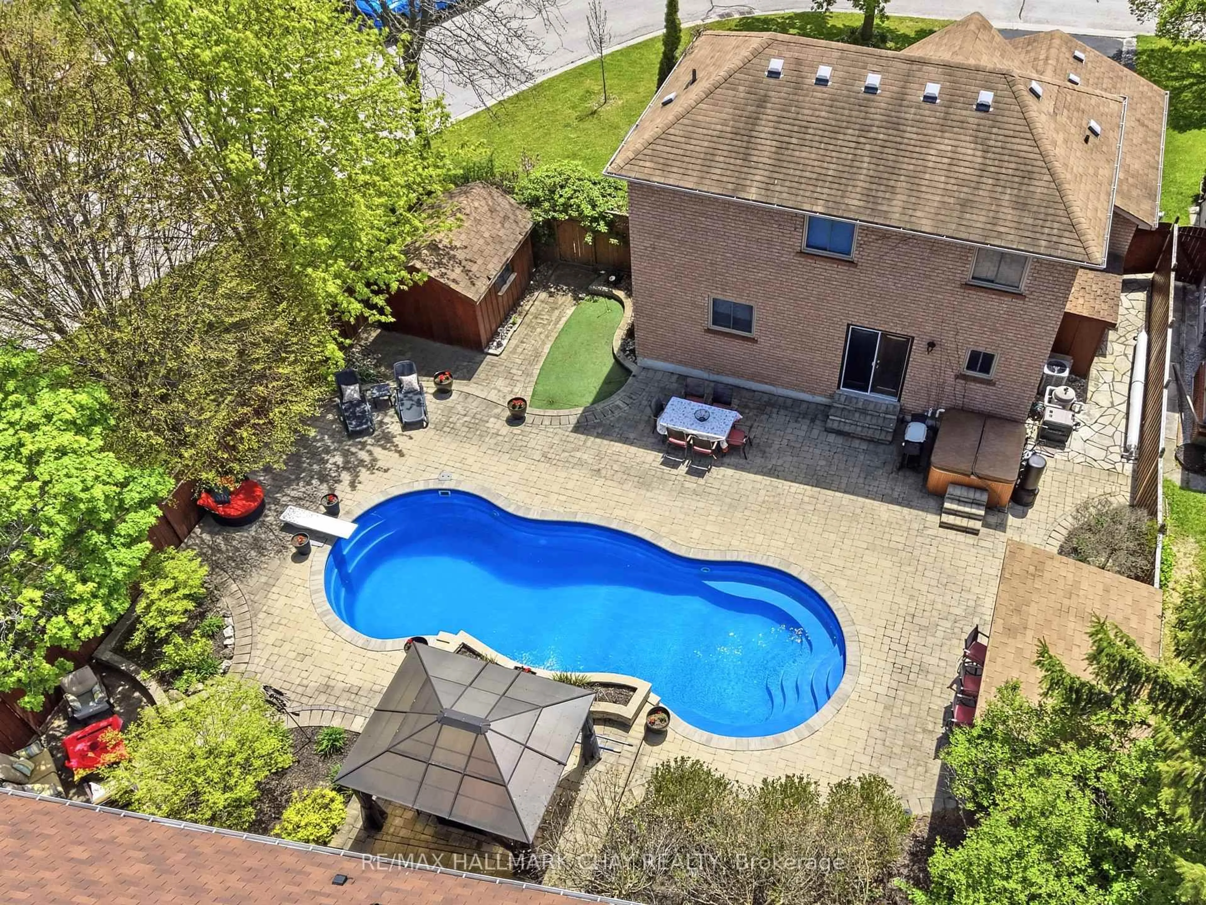 A pic from outside/outdoor area/front of a property/back of a property/a pic from drone, street for 14 Dugdale Ave, New Tecumseth Ontario L0G 1A0