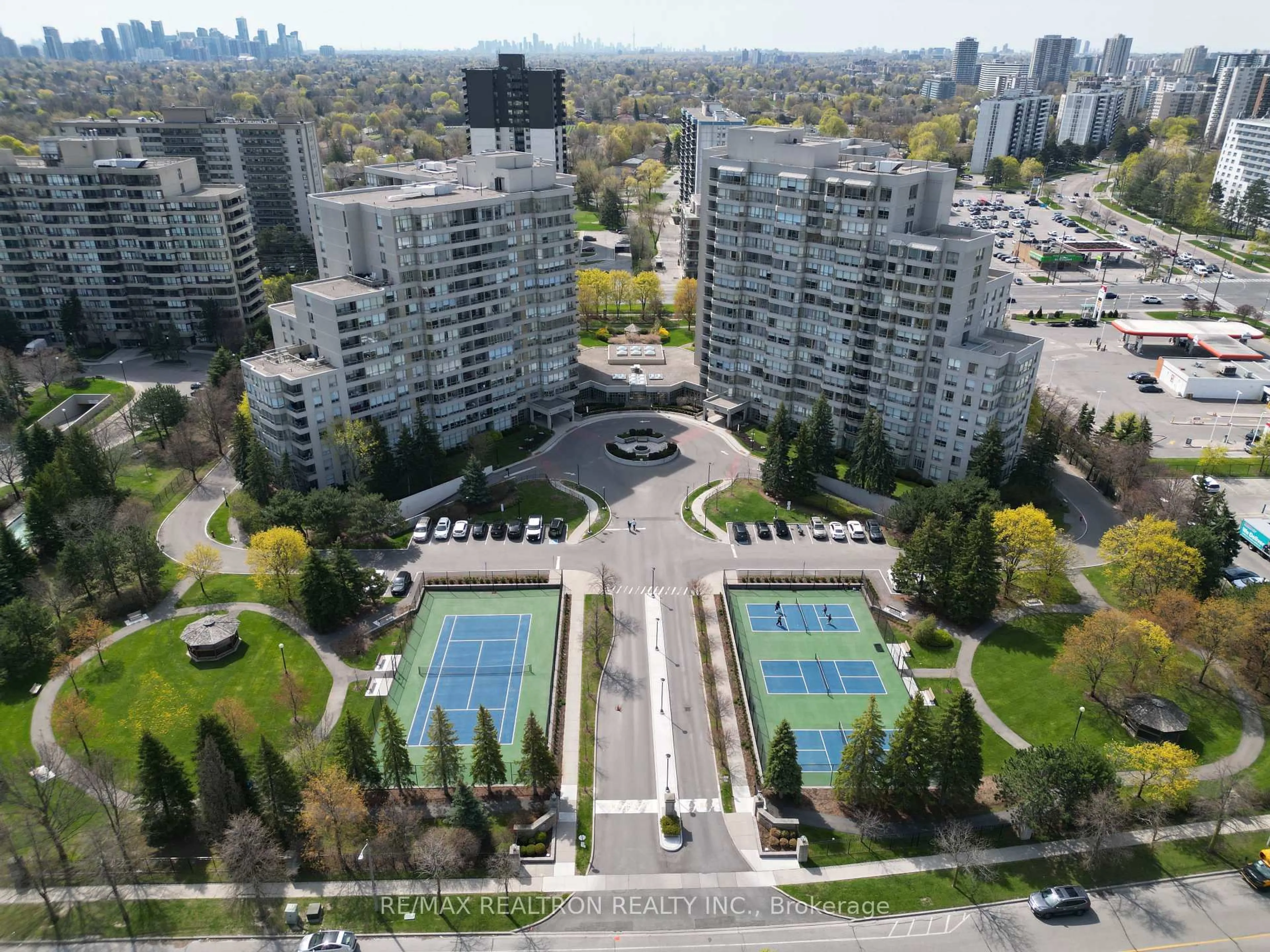 A pic from outside/outdoor area/front of a property/back of a property/a pic from drone, city buildings view from balcony for 11 Townsgate Dr #210, Vaughan Ontario L4J 8G4