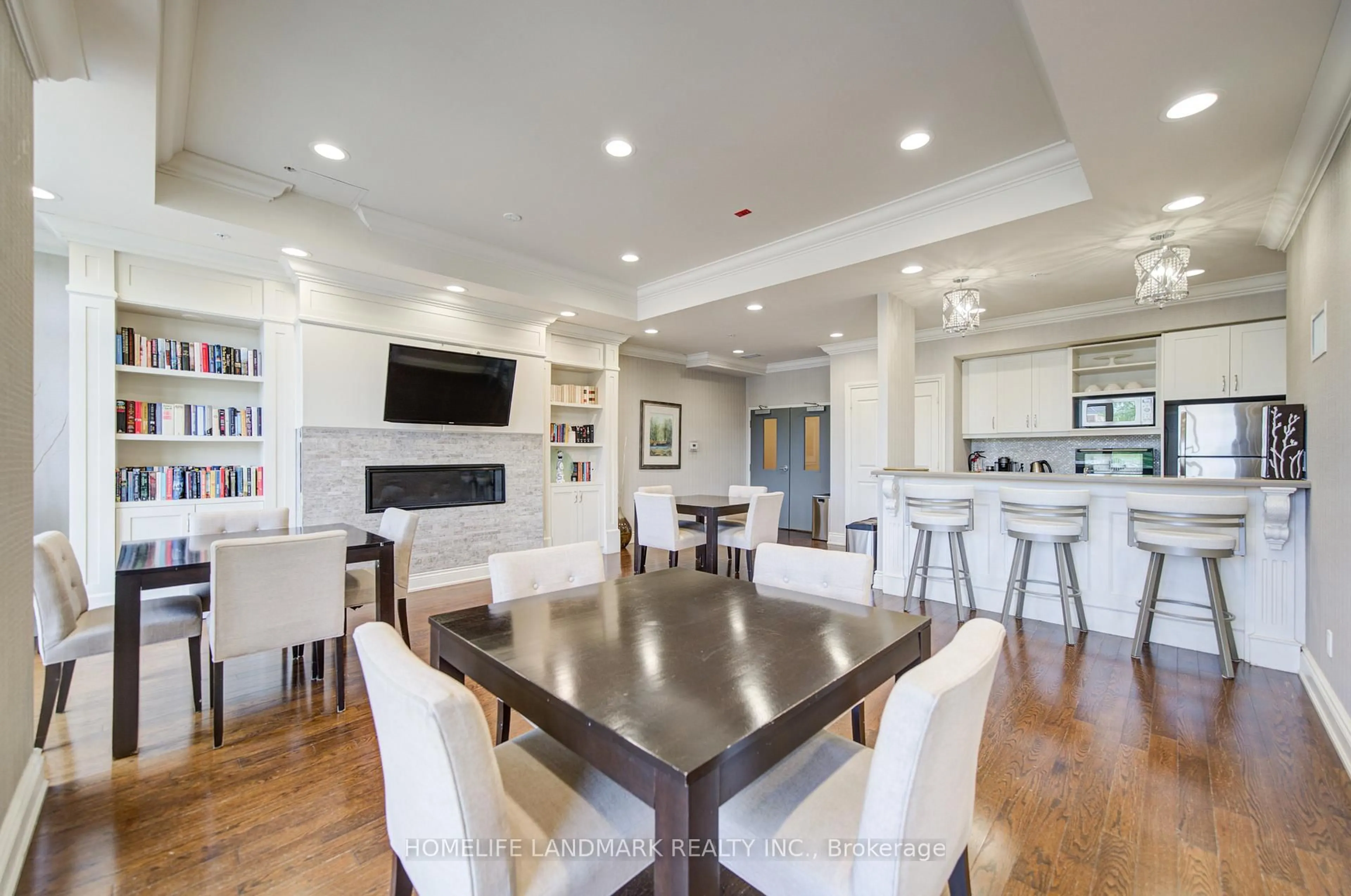 Open concept kitchen, wood/laminate floor for 68 Main St #618, Markham Ontario L3P 0N5