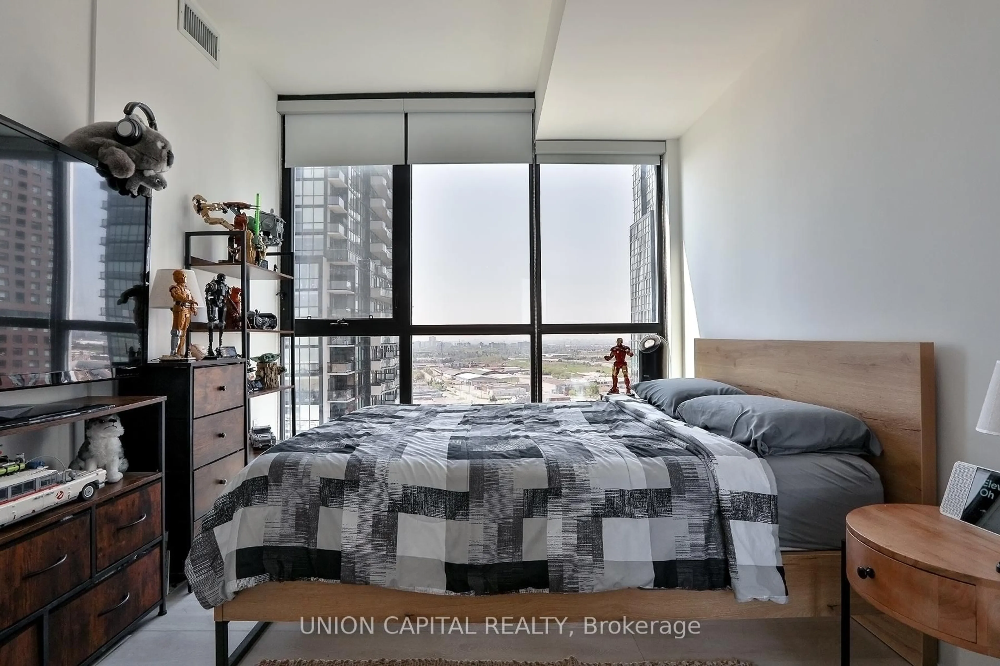 Bedroom with bed, unknown for 2908 Highway 7 Rd #1802, Vaughan Ontario L4K 0K5