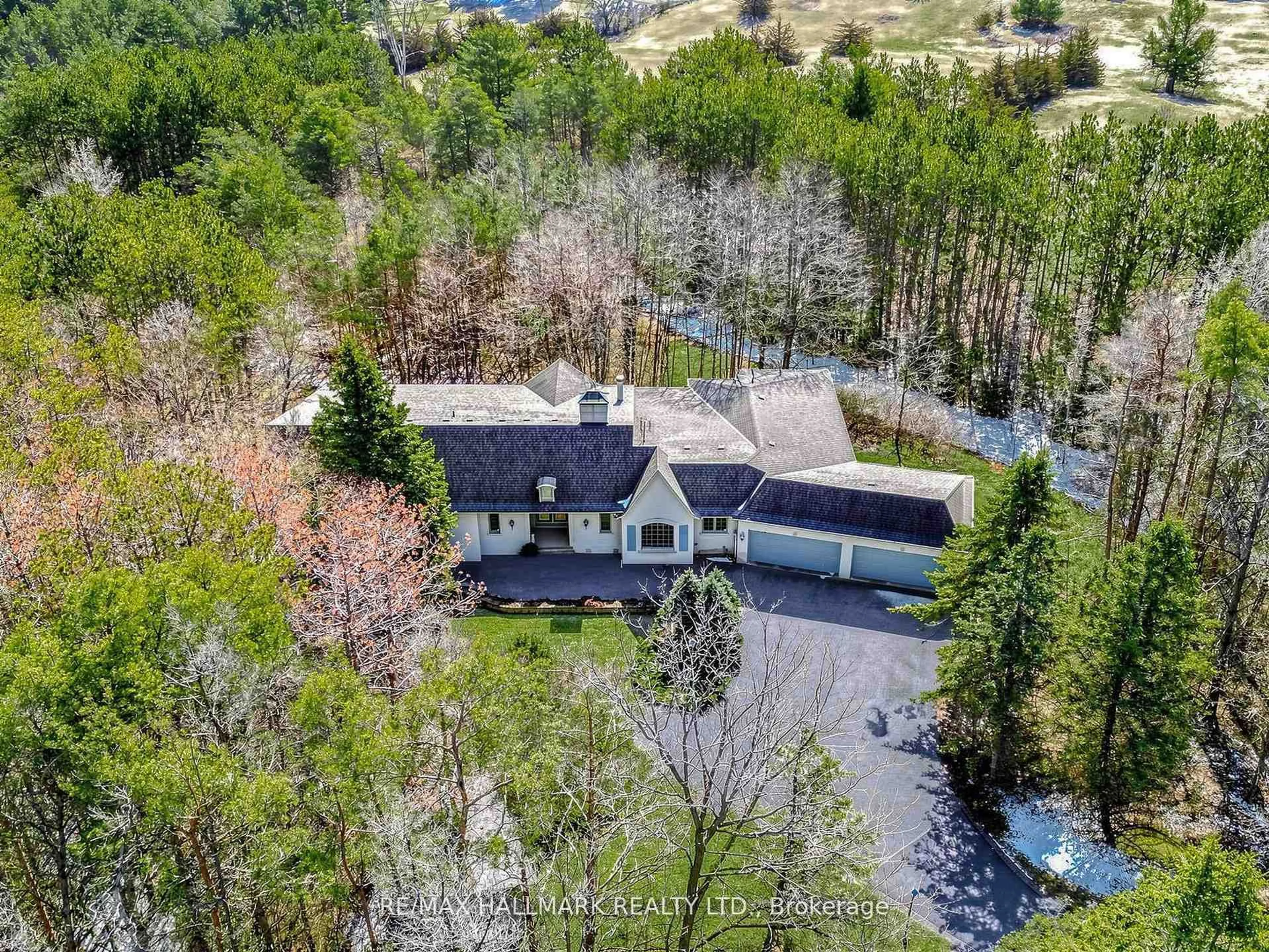 A pic from outside/outdoor area/front of a property/back of a property/a pic from drone, unknown for 18381 McCowan Rd, East Gwillimbury Ontario L0G 1M0