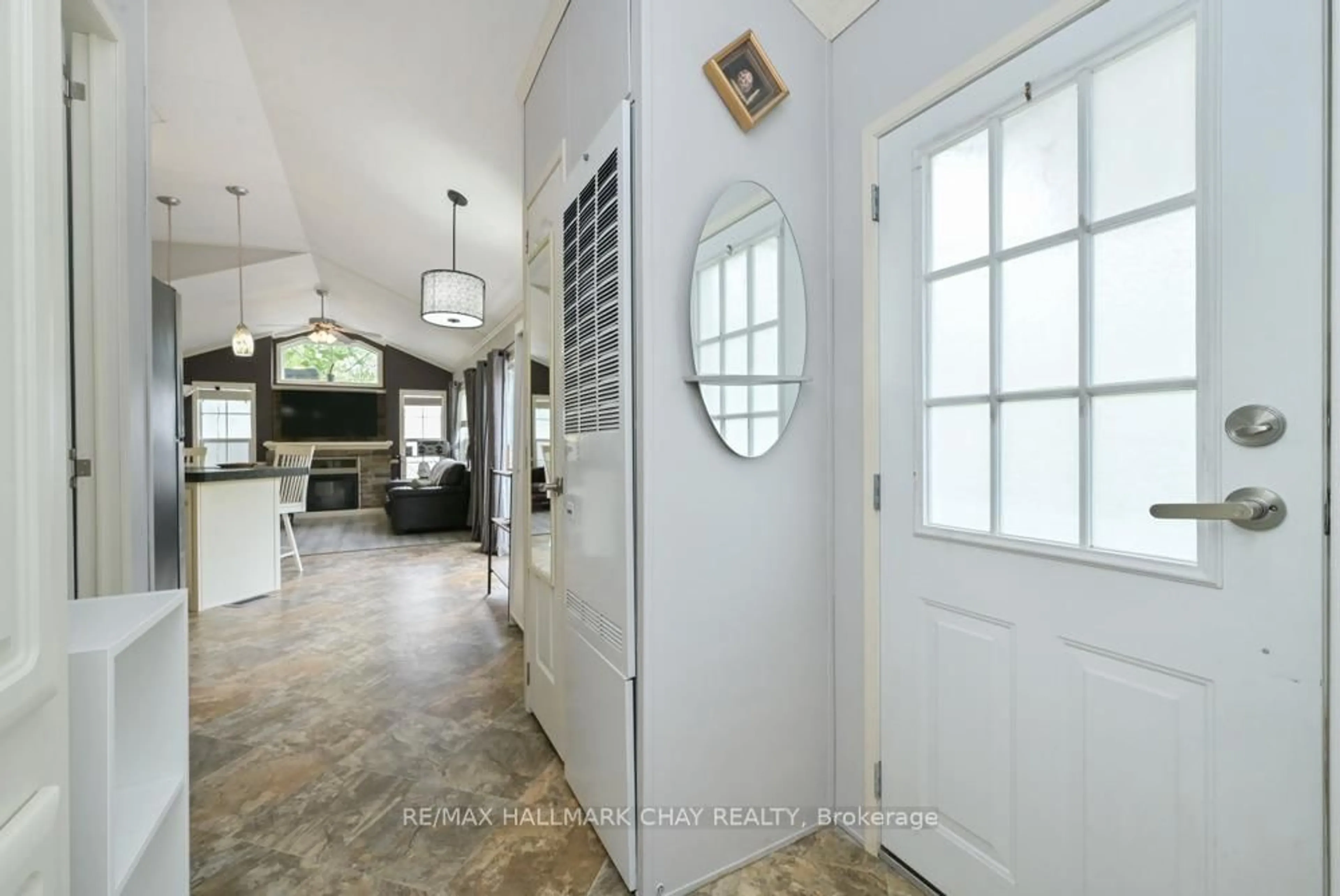 Indoor entryway for 6047 HWY 89 #93, New Tecumseth Ontario L9R 2G2