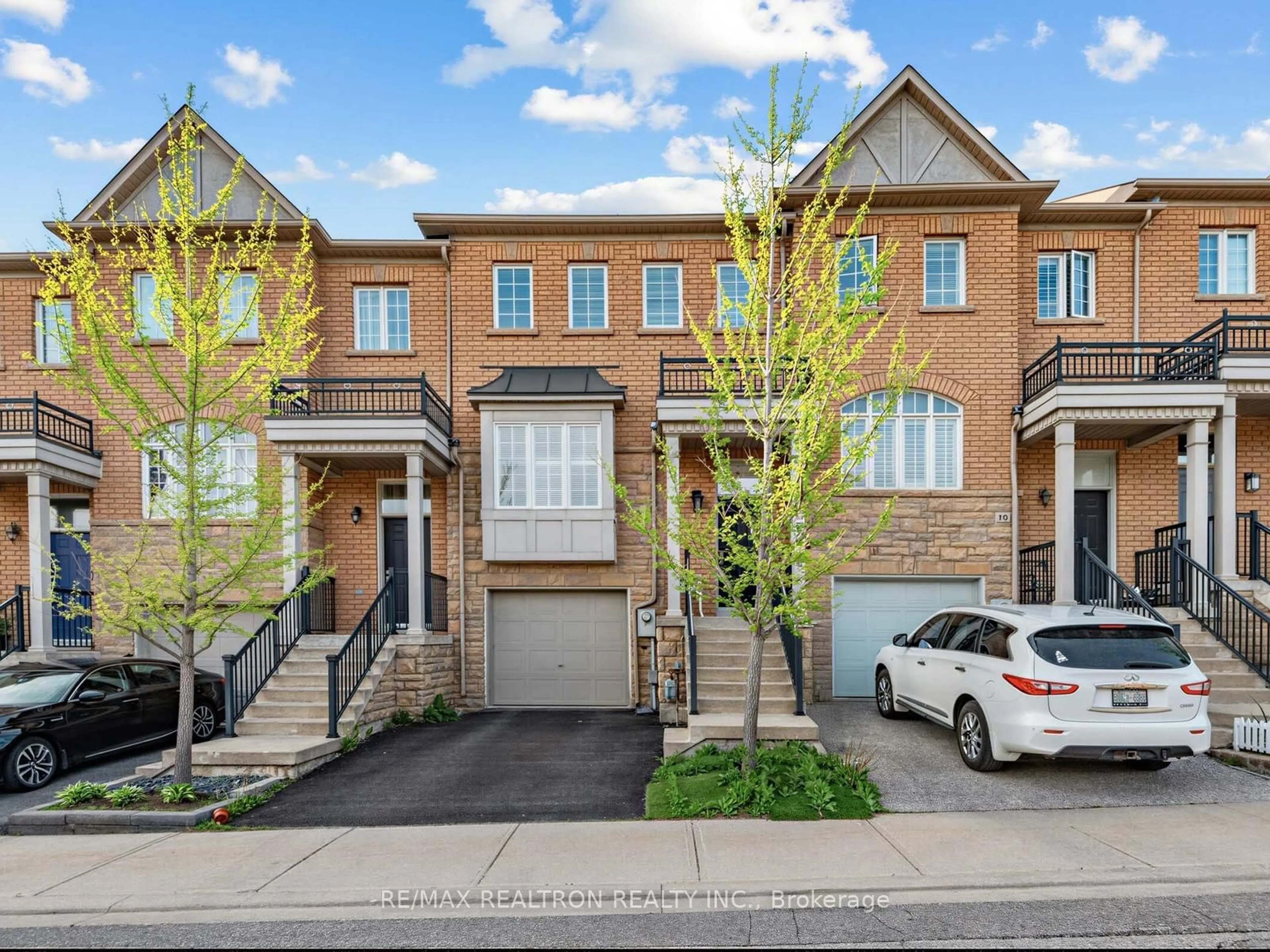 Home with brick exterior material, street for 700 Summeridge Dr #9, Vaughan Ontario L4J 0C5