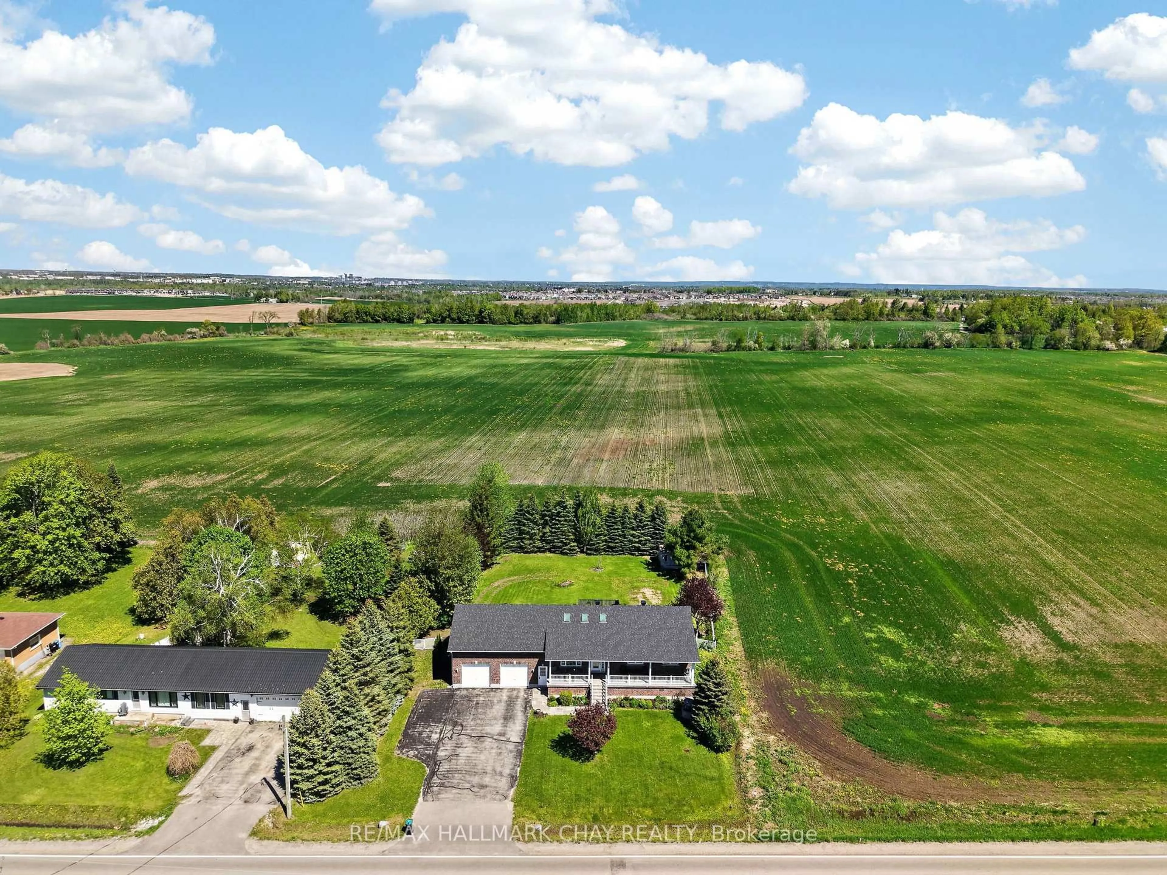A pic from outside/outdoor area/front of a property/back of a property/a pic from drone, unknown for 2452 10th Line, Innisfil Ontario L9S 3R2