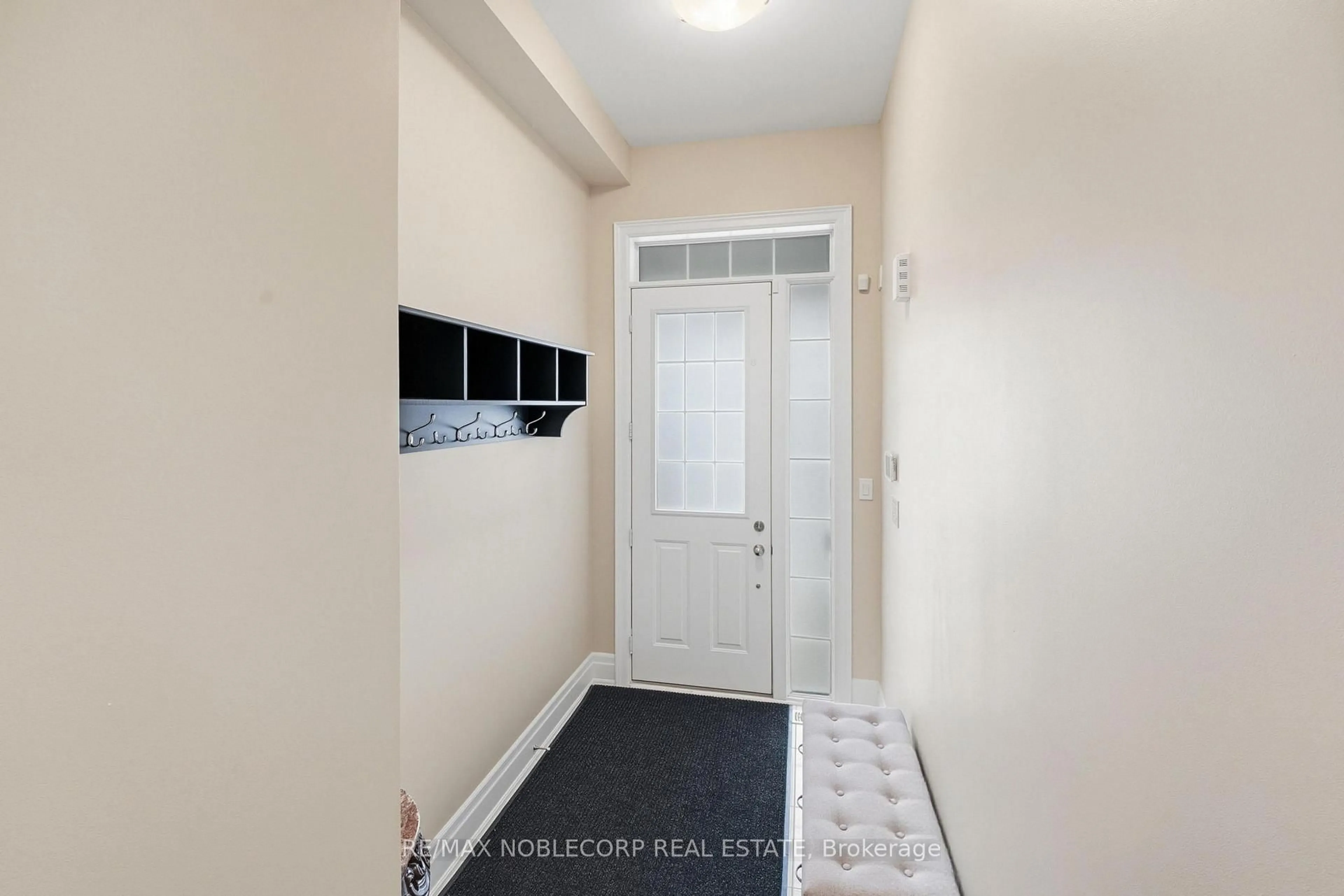 Indoor entryway for 60 Tatton Crt, King Ontario L7B 0C3